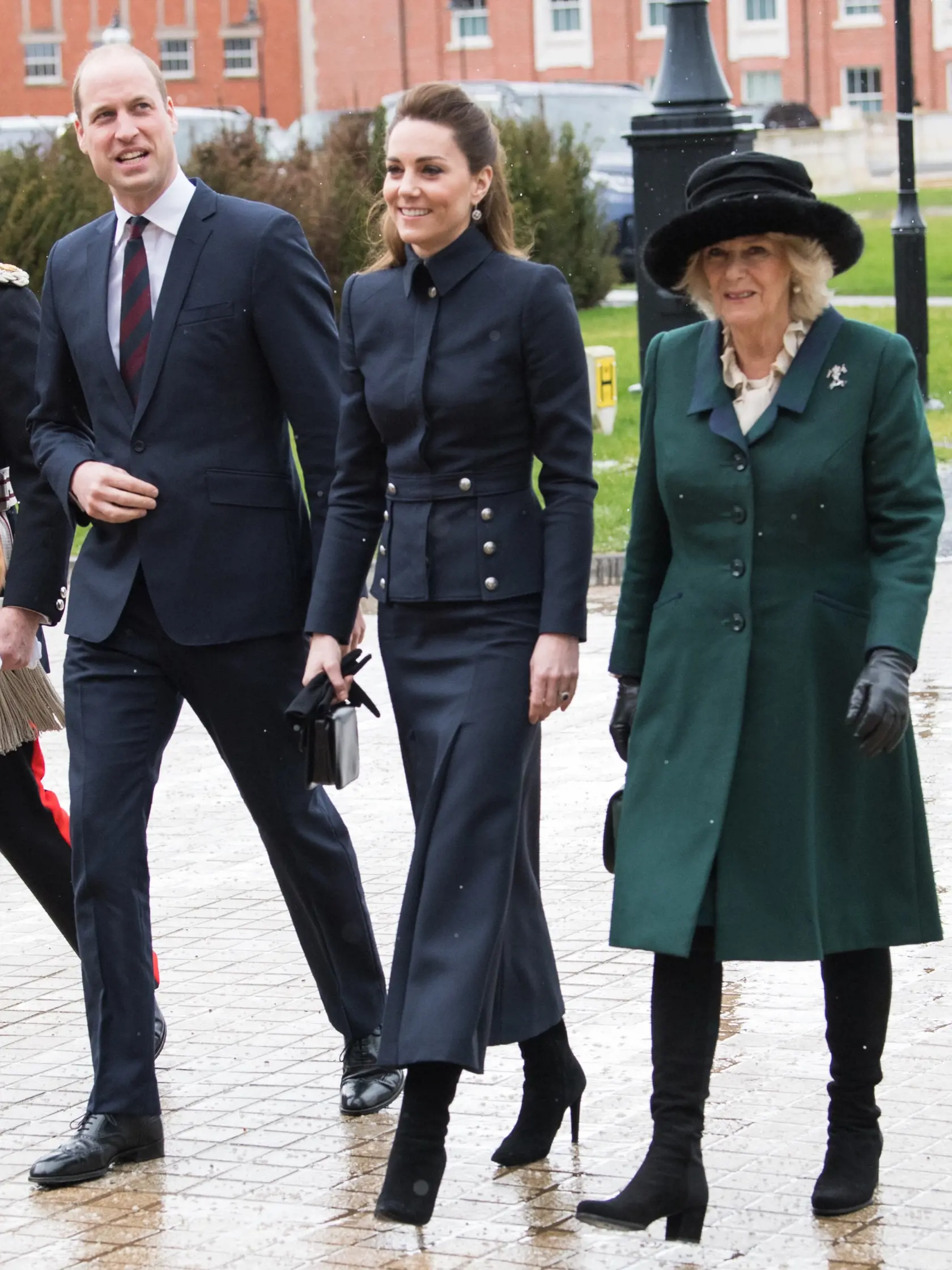 Princ William, vojvodkyňa Kate a vojvodkyňa Camilla.