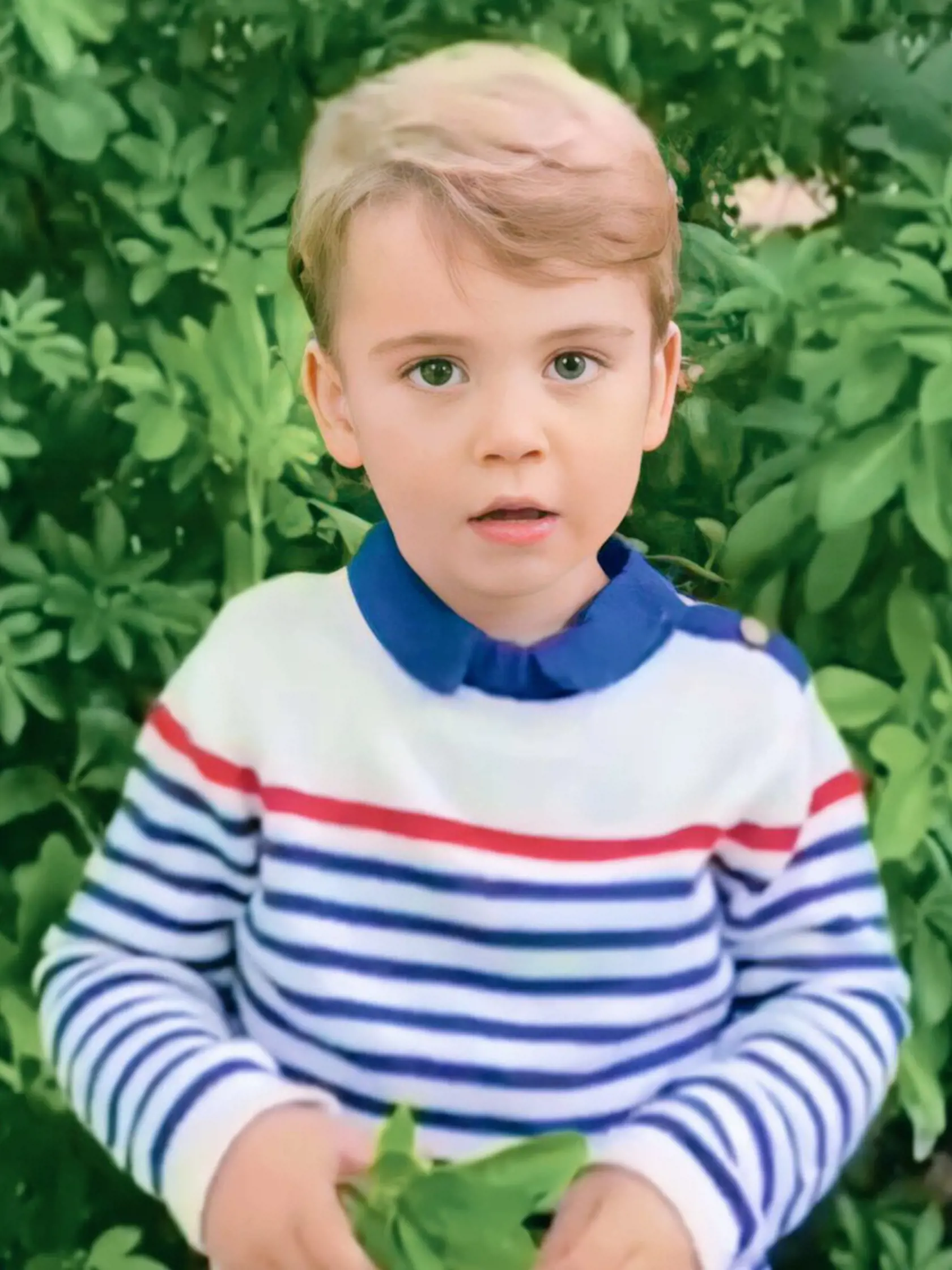 Princ Louis sa počas pandémie poriadne vyšvihol.