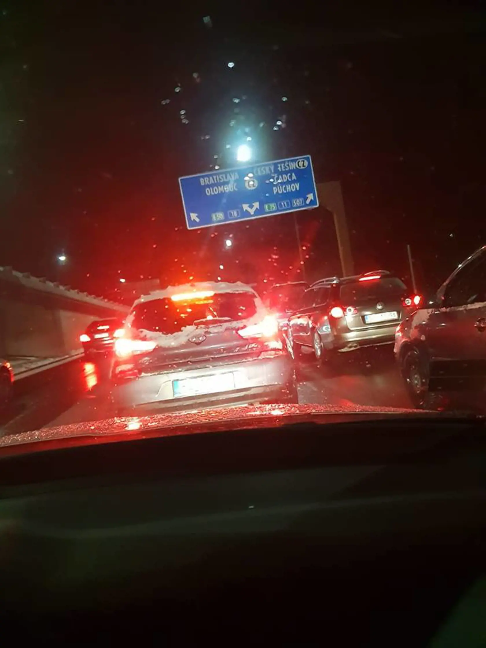 Kolóna v Žiline v smere na Čadcu z dôvodu dopravnej nehody.
