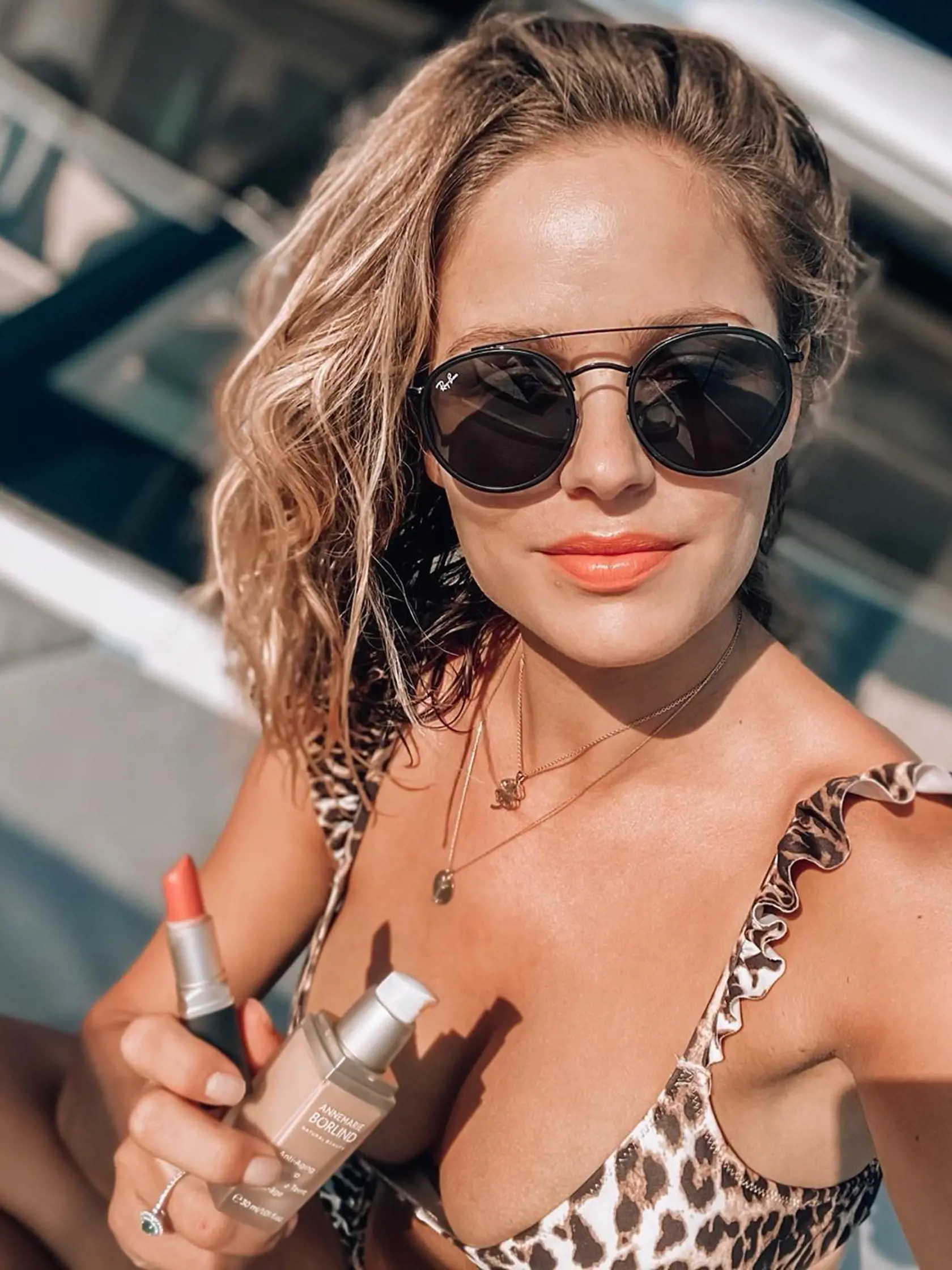 Ivana si prvú dovolenku s dcérkou Bellou užívala. Svojich followerov na instagrame dráždila aj takýmito sexi zábermi a nebála sa odhaliť dekolt.