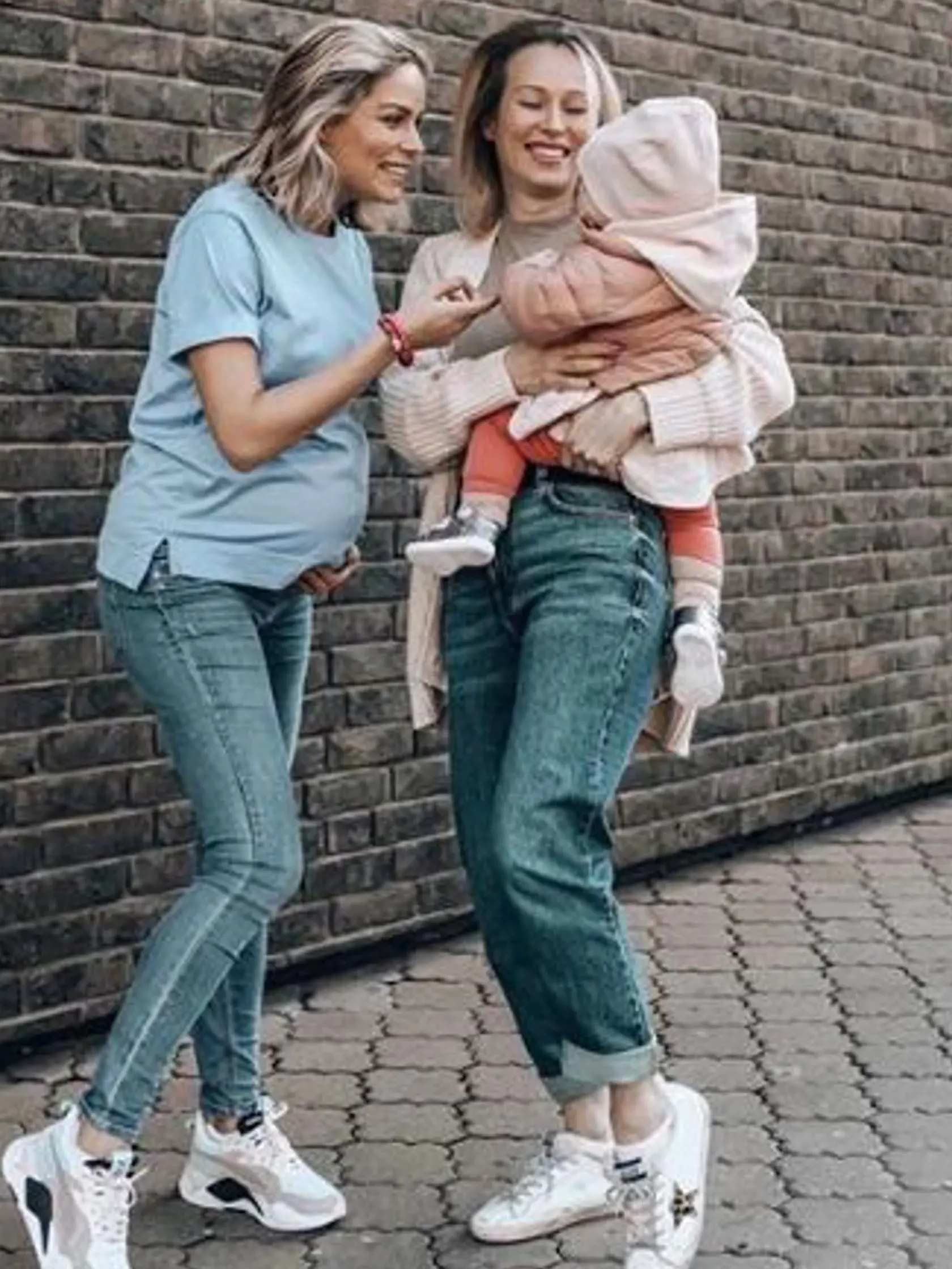 UŽ SPOLU NEPODNIKAJÚ Tehotná Ivana a Katarína s dcérou sa stretli začiatkom marca, keď oznámili, že svoj obchod zatvárajú.