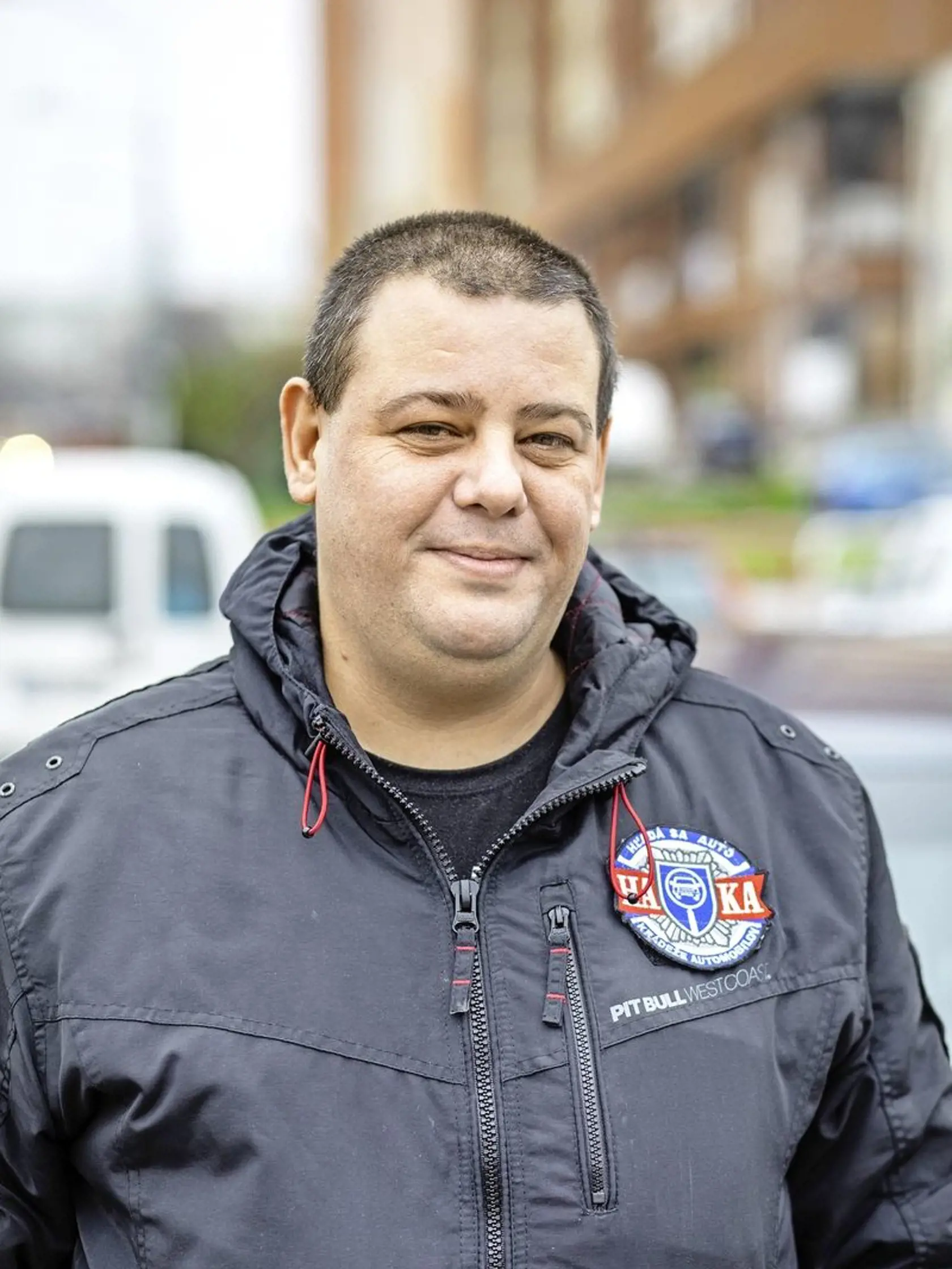 Roky pracoval v bezpečnostnej sfére, dnes svoje poznatky využíva na to, aby pomáhal ľuďom.