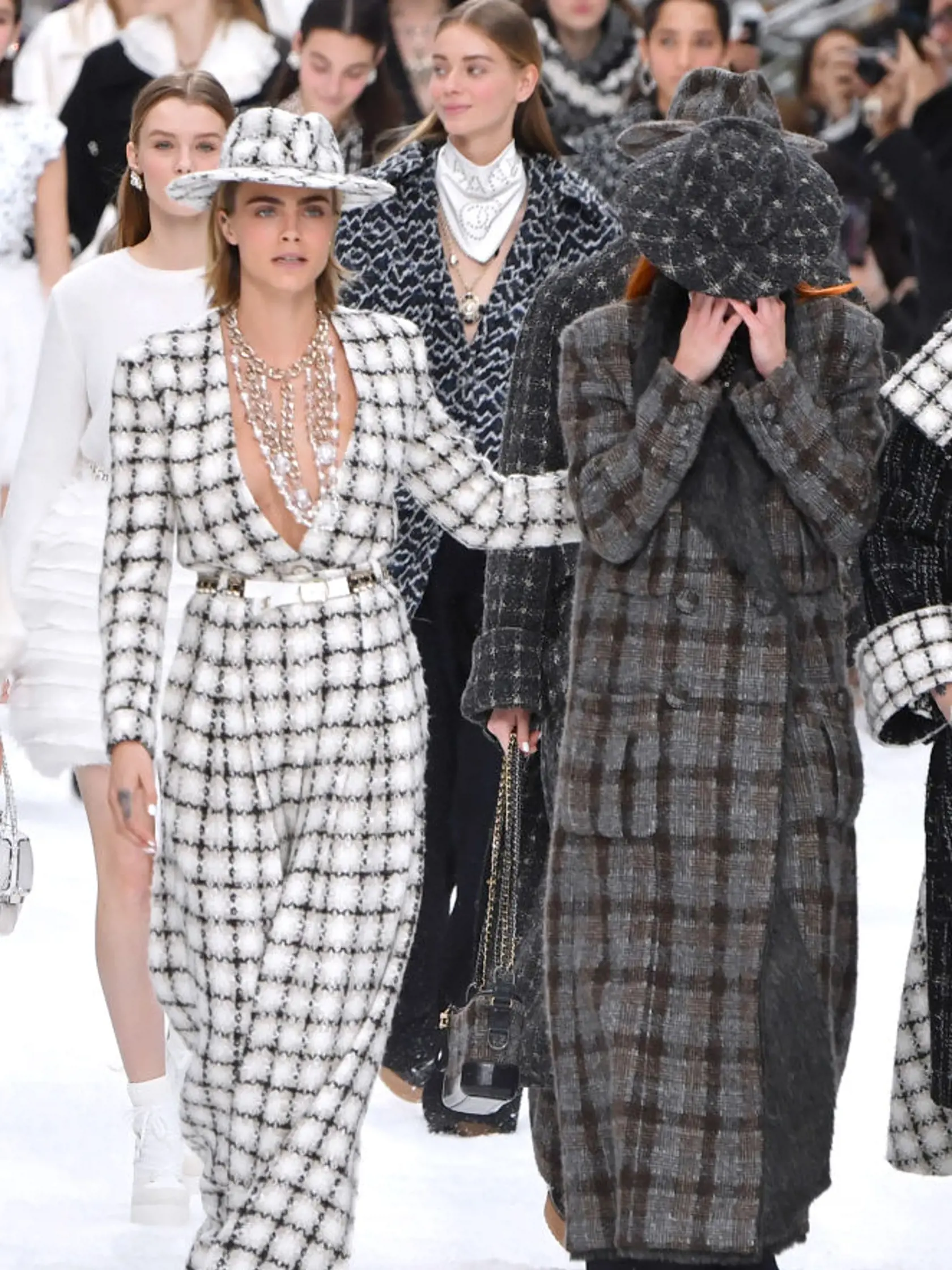 PARIS, FRANCE - MARCH 05: Cara Delevingne (L) and models walk the runway during the finale of the Chanel show as part of the Paris Fashion Week Womenswear Fall/Winter 2019/2020 on March 05, 2019 in Paris, France. (Photo by Pascal Le Segretain/Getty Images)
