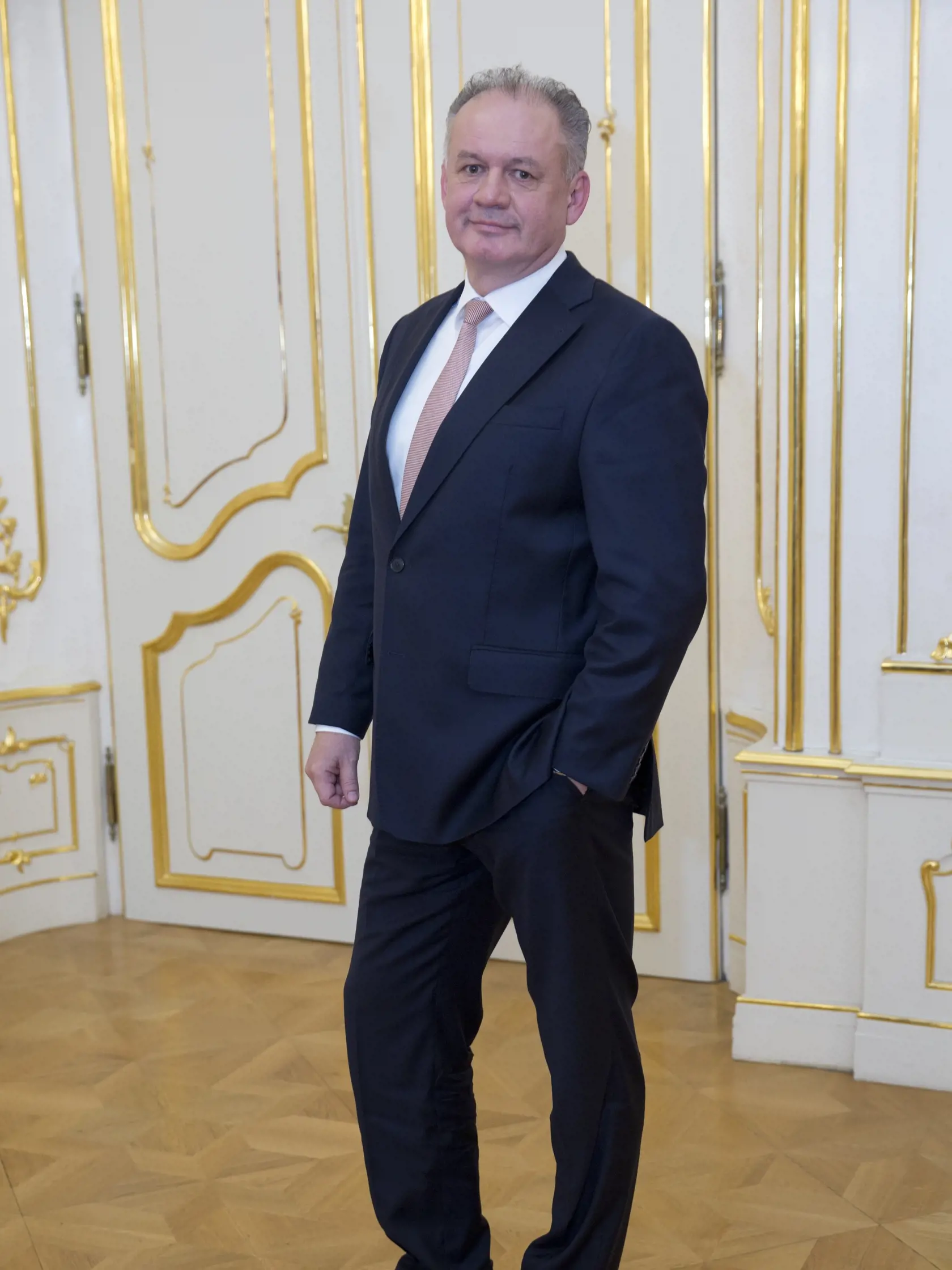 Prezident Andrej Kiska dnes naposledy vo svojej funkcii udelí štátne vyznamenania. 