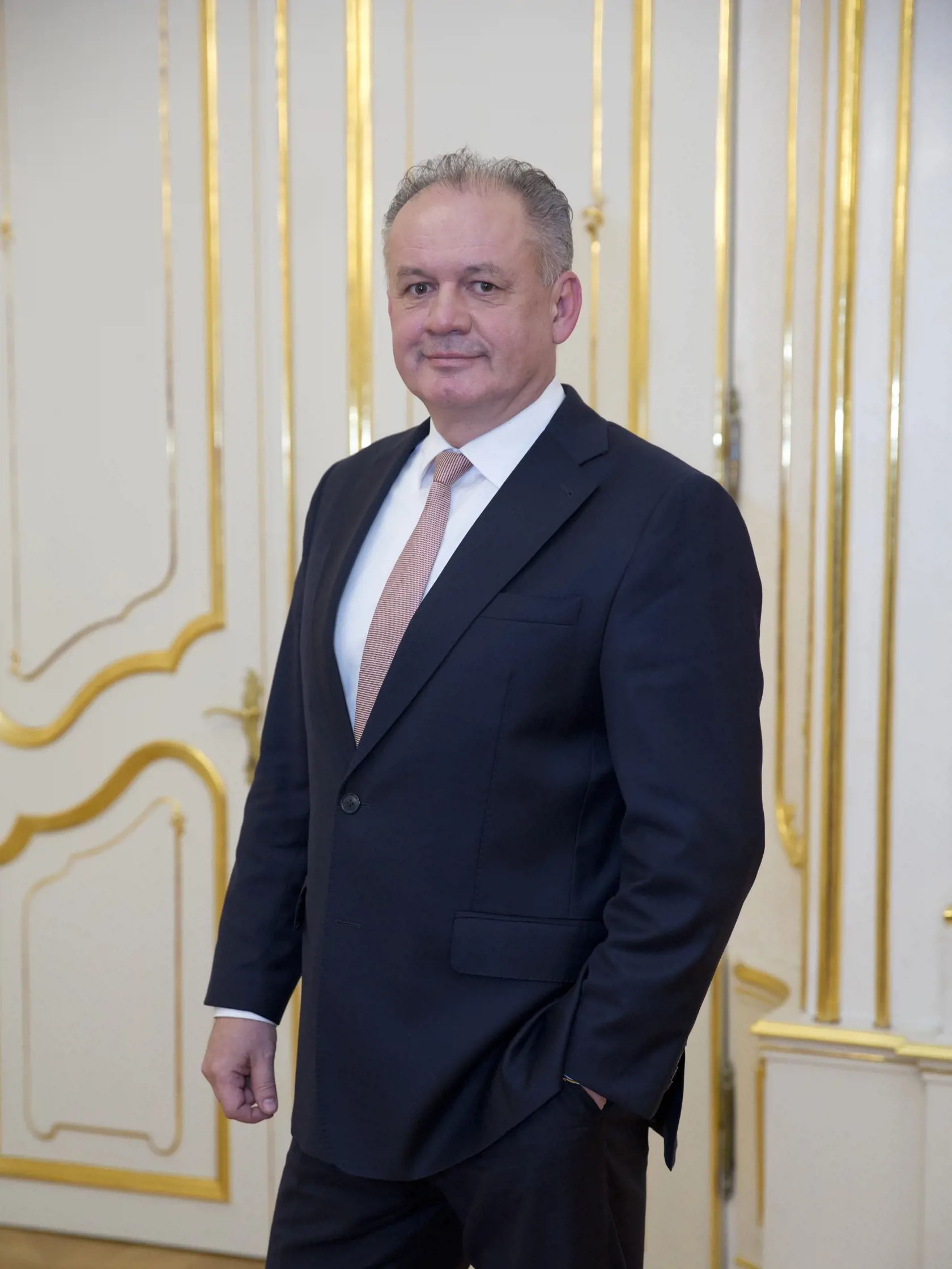 Prezident Andrej Kiska dnes naposledy vo svojej funkcii udelí štátne vyznamenania. 
