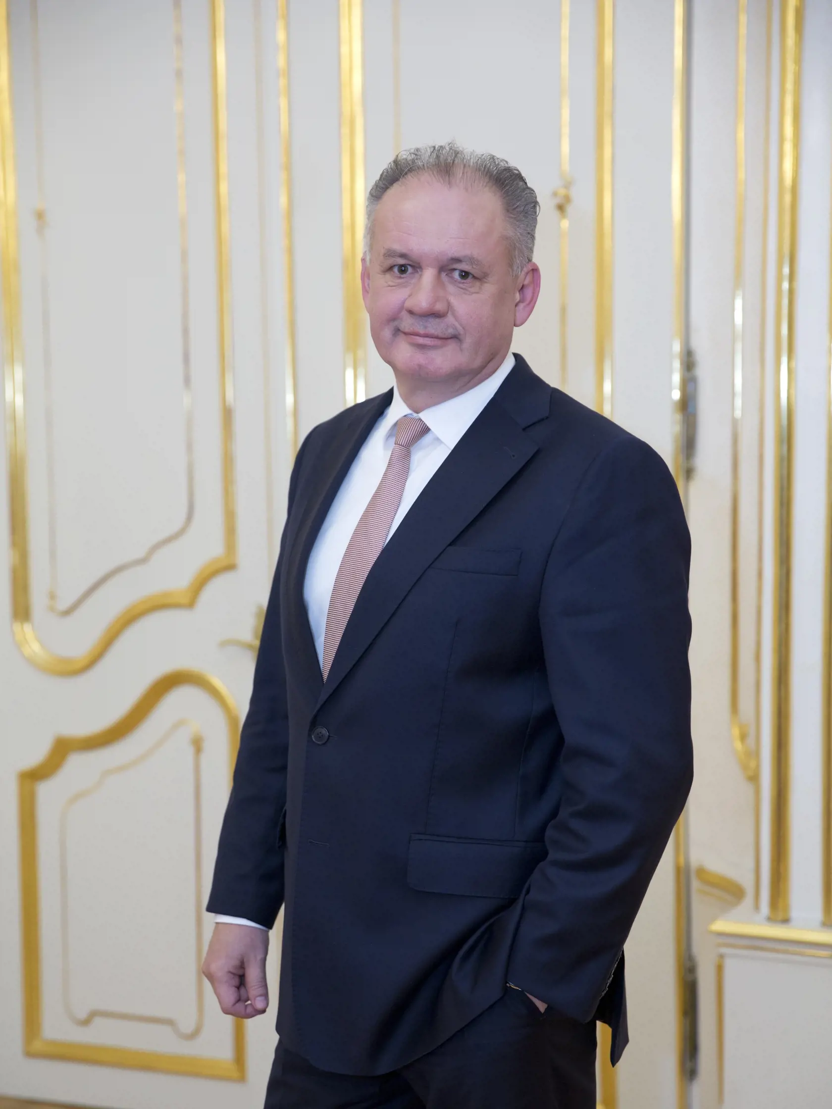 Prezident Andrej Kiska dnes naposledy vo svojej funkcii udelí štátne vyznamenania. 