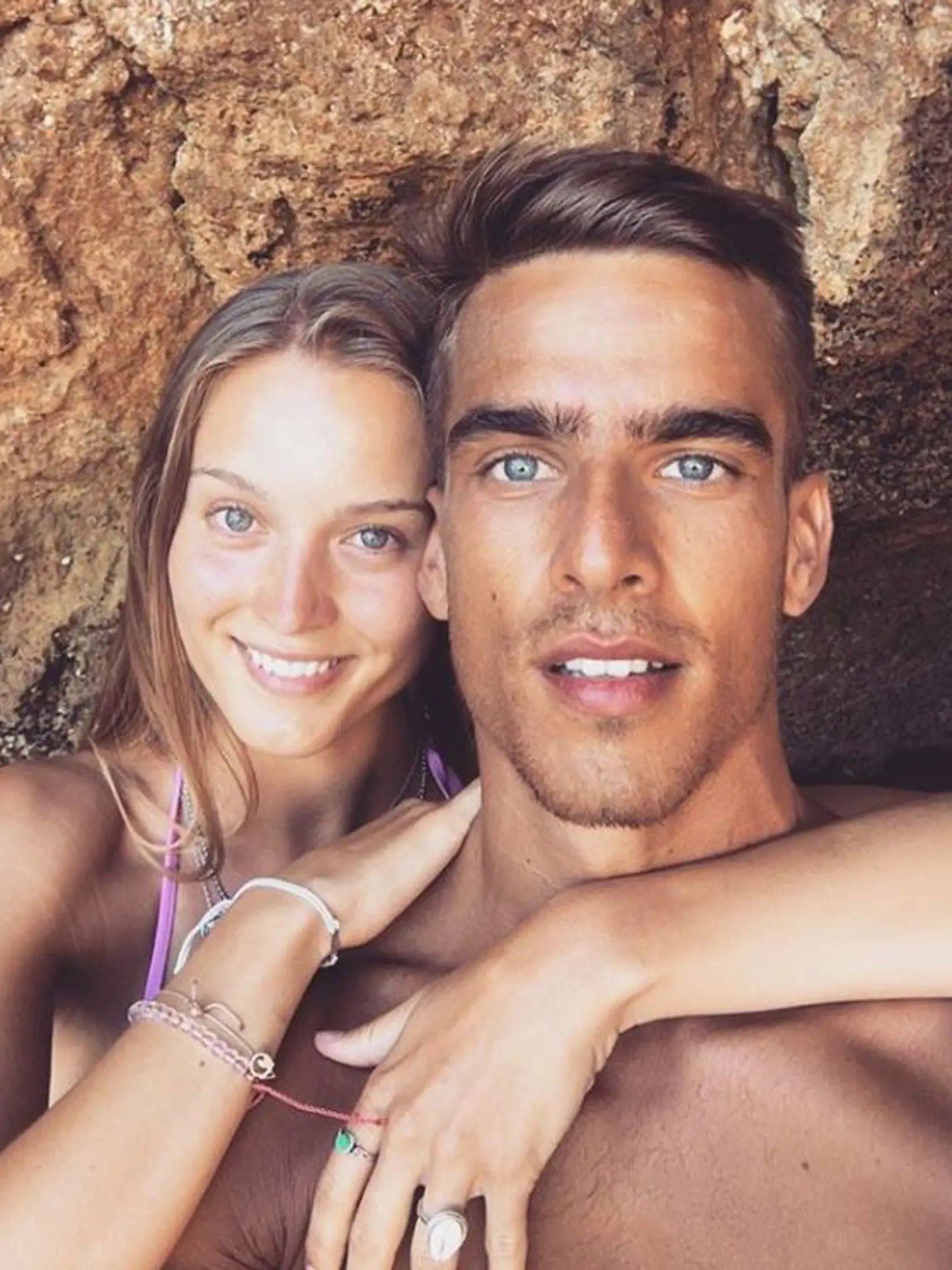 Reklama na dokonalosť? Model, vojak a člen čestnej stráže prezidenta SR, Adam Bardy so svojou priateľkou Bibi tvoria harmonickí pár.