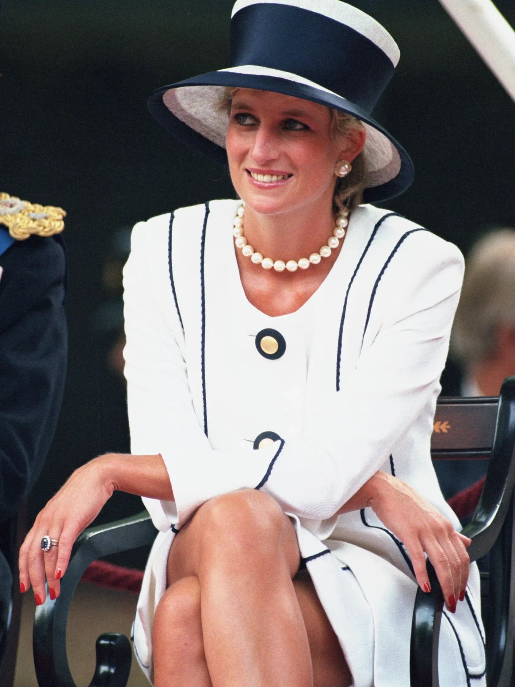 Princezná Diana obľubovala kombináciu bielej a námorníckej modrej.