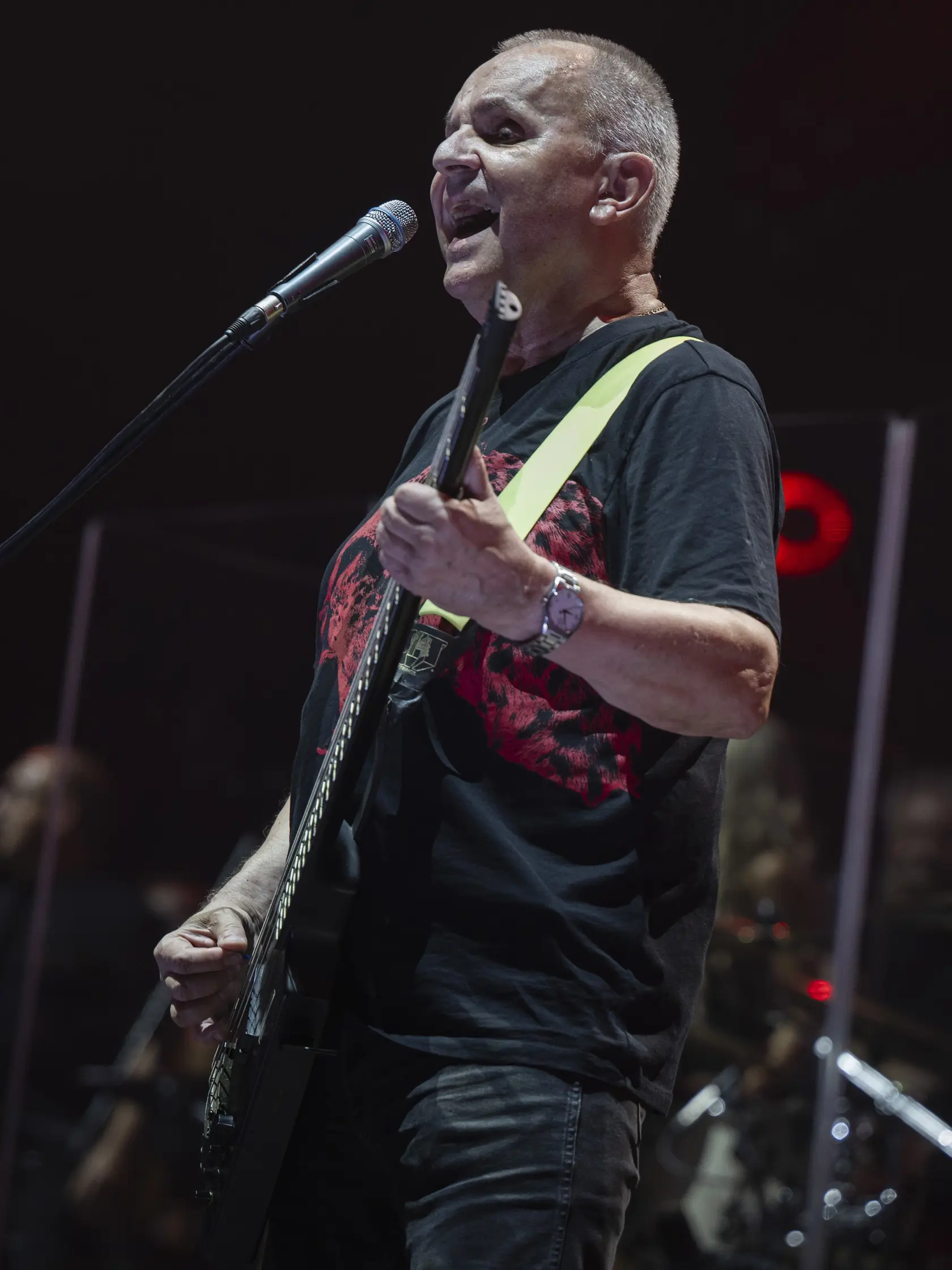 Na snímke frontman skupiny Elán Jožo Ráž počas koncertu Elán 70 Rock Symphony v Tipos aréne v Bratislave v nedeľu 29. septembra 2024. FOTO TASR - Martin Baumann