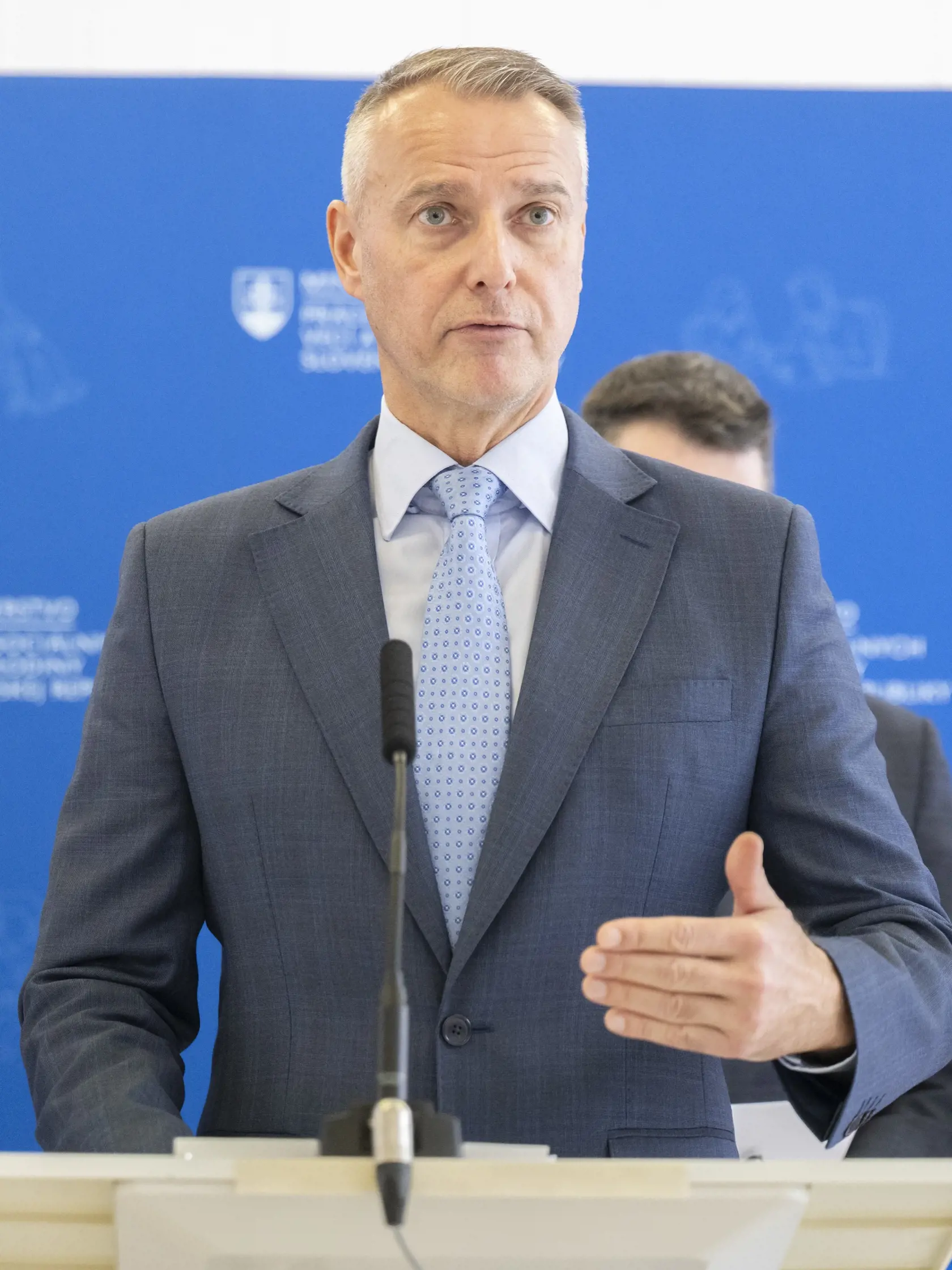 Na snímke minister investícií, regionálneho rozvoja a informatizácie SR Richard Raši (Hlas-SD) počas tlačovej konferencie na tému "Predstavenie veľkého projektu na zamestnávanie ľudí za 300 miliónov eur" na pôde ministerstva práce, sociálnych vecí a rodiny SR 14. marca 2024 v Bratislave. FOTO TASR - Martin Baumann
