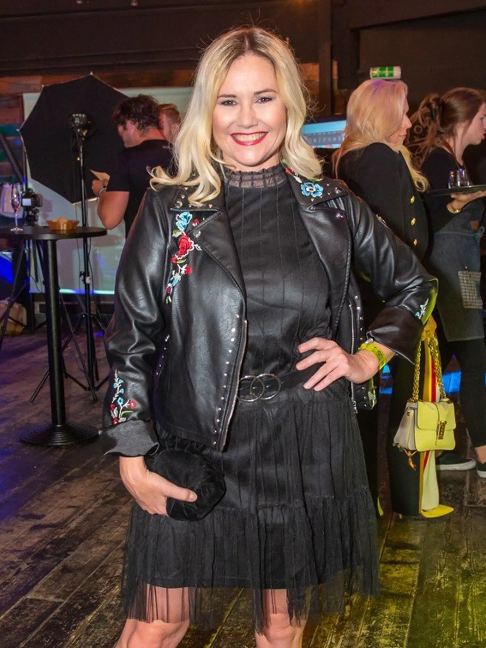 Zuzana Haasová sa zahrala na puberťáčku a zvolila si rebelantský look. Strih šiat však vôbec nesvedčí k jej oblej postave a ani z hľadiska veku nešlo o najlepšiu voľbu. 