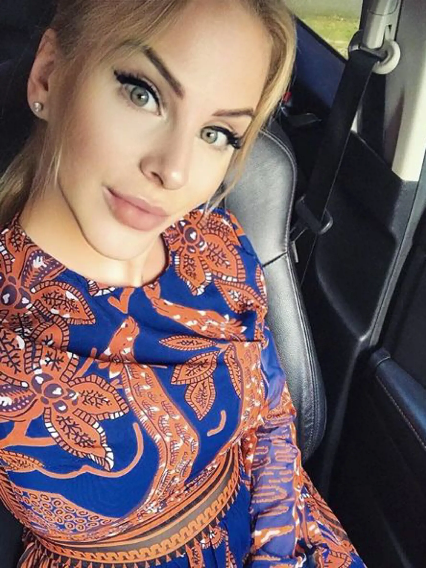 Speváčka je nešťastná zo svojich susedov.