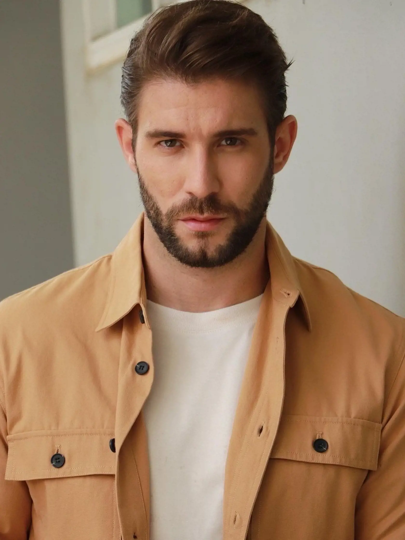 Tomáš Tarr z Ruže pre nevestu sa podobá na hollywoodskeho herca Scotta Eastwooda, ktorý je synom legendy Clinta Eastwooda.