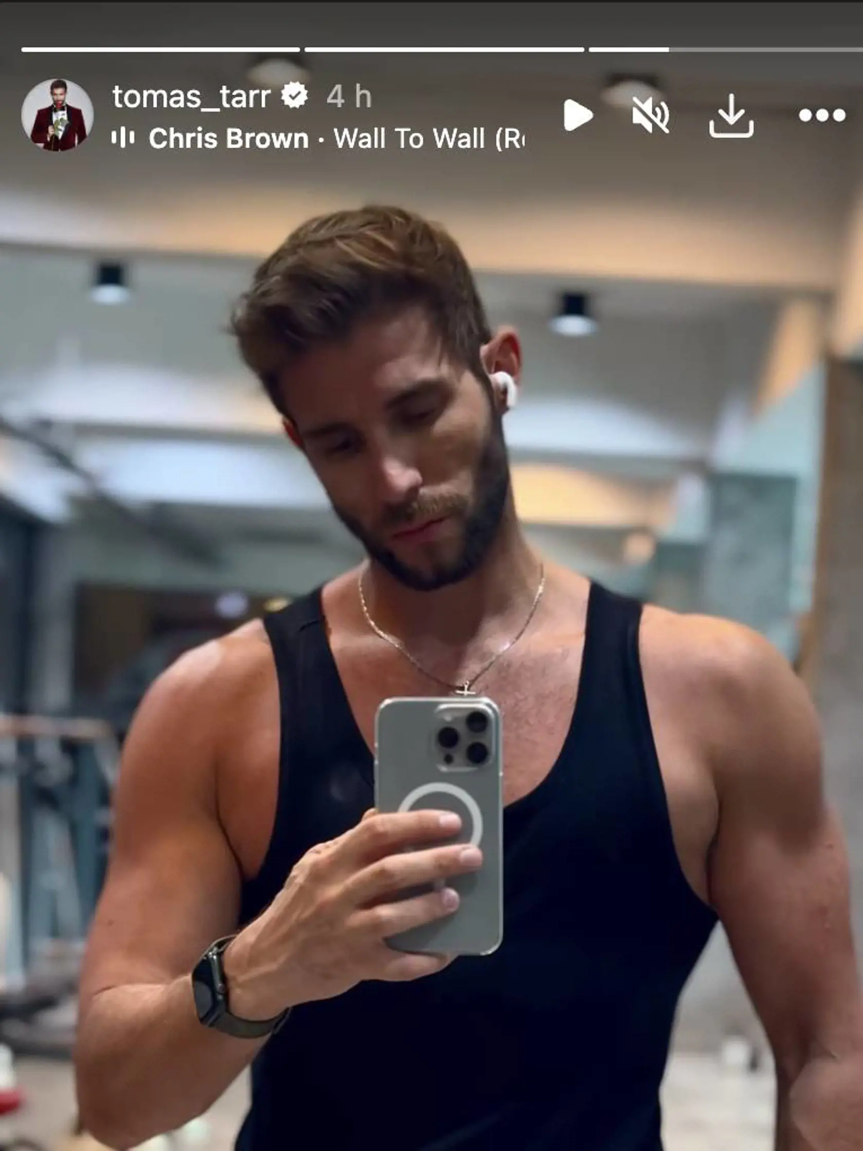 Tomáš ukázal nový imidž, kratšie vlasy