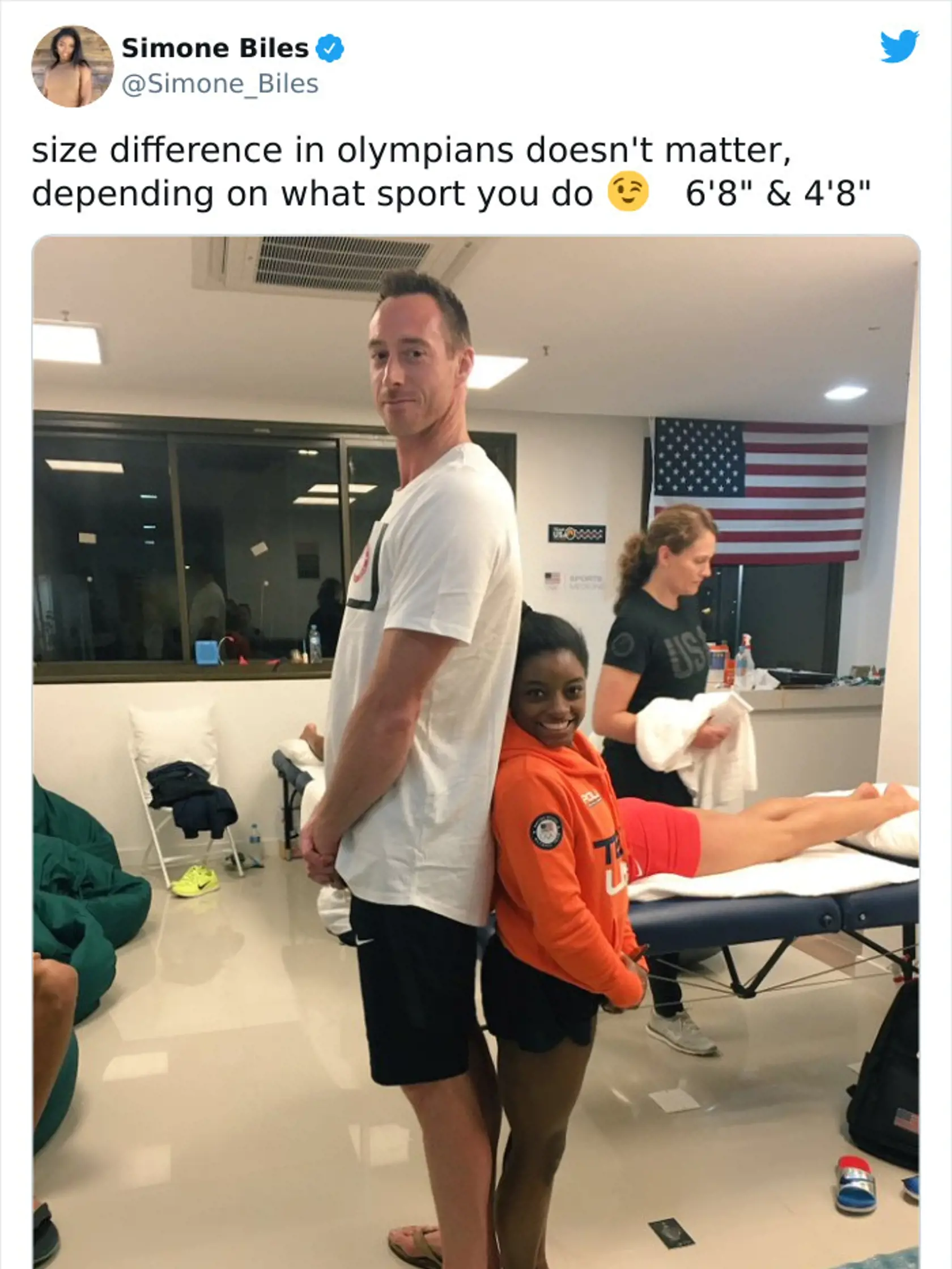 Olympionička Simone Biles a volejbalista David Lee.