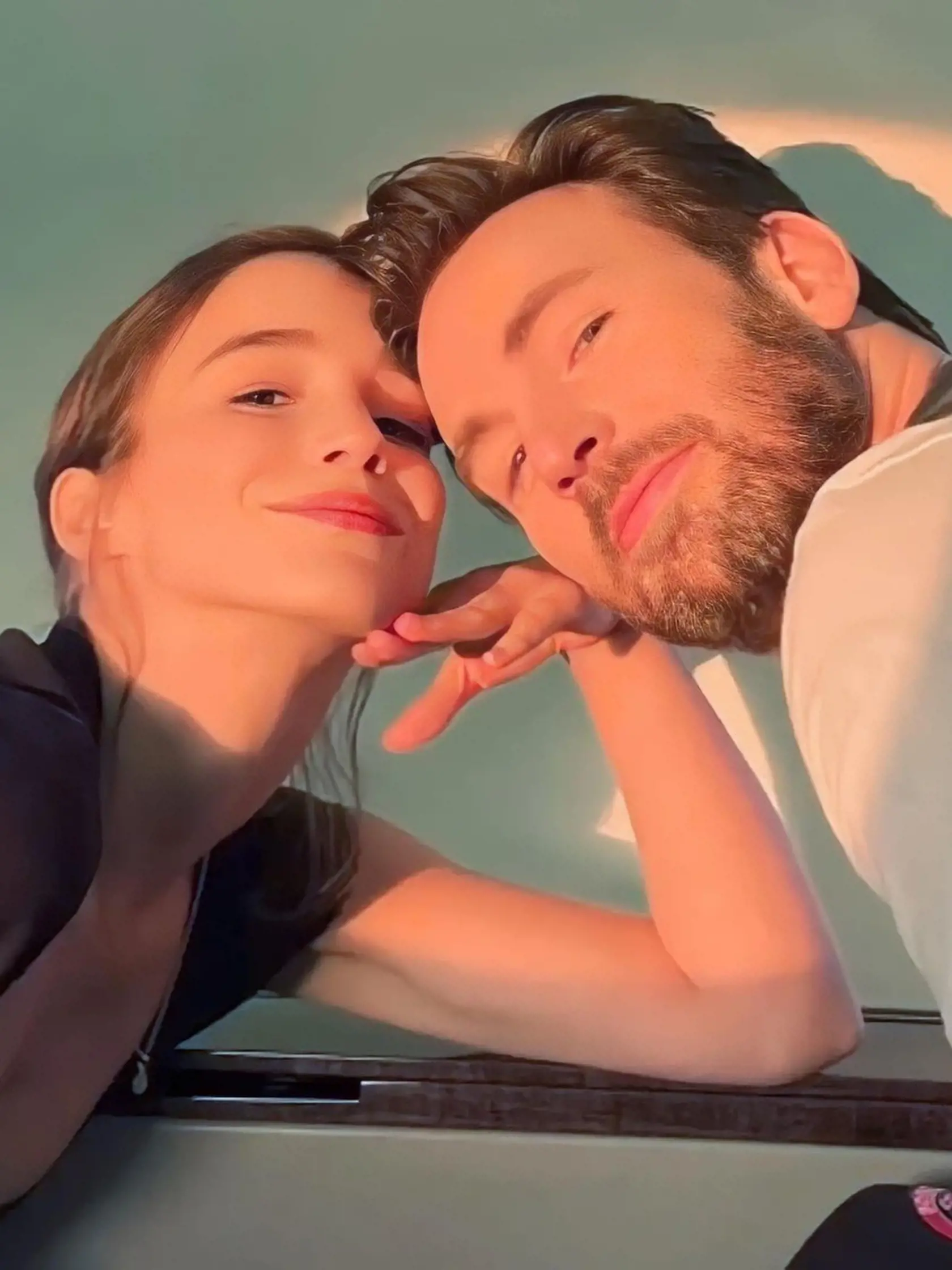 Chris Evans a Alba Baptista