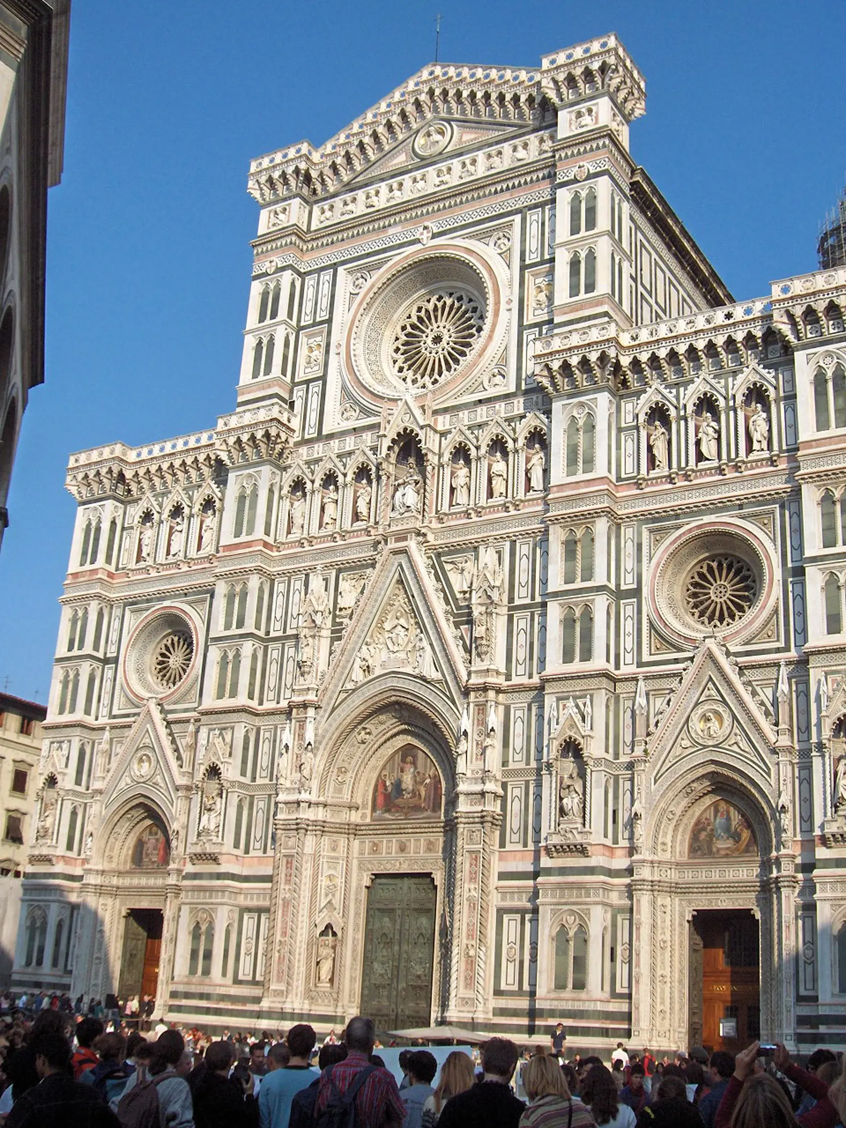 Štvrtá najväčšia katedrála na svete Santa Maria del Fiore, ktorá sa nachádza  na námestí Piazza del Duomo v centre Florencie.