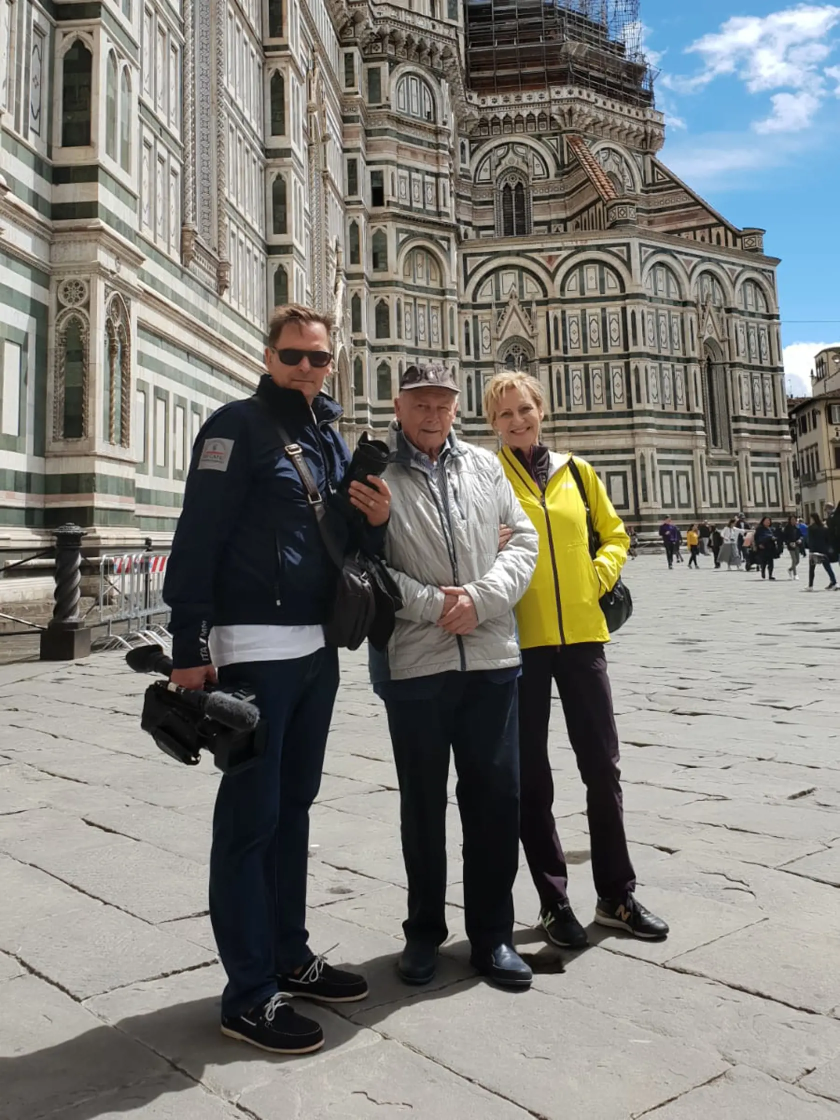 Prezident so synom Petrom a dcérou Ingrid pred štvrtou najväčšou katedrálou na svete Santa Maria del Fiore, ktorá sa nachádza  na námestí Piazza del Duomo v centre Florencie.