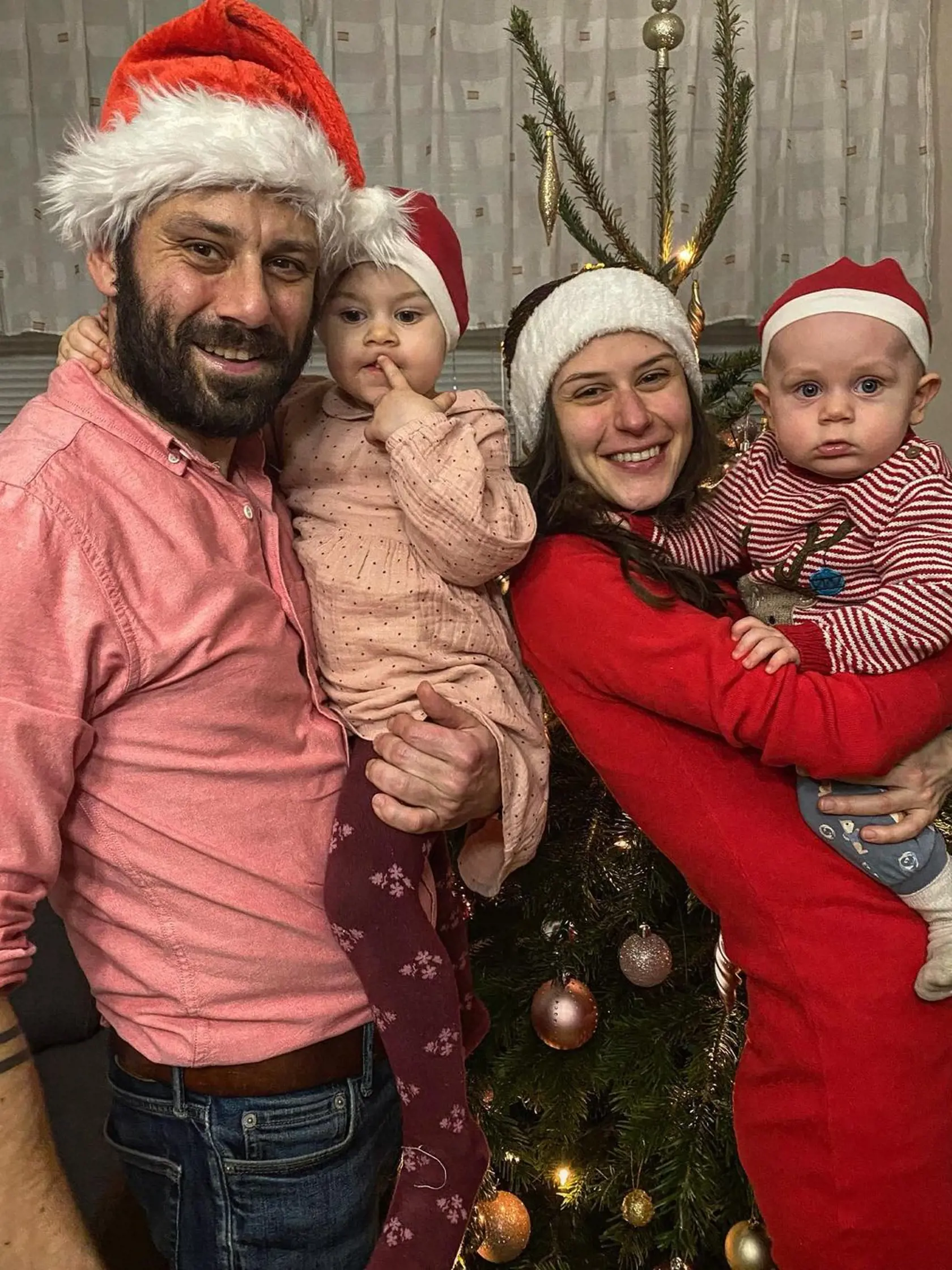 Manželia Jakabovci oslávili tohtoročné Vianoce už vo štvorici.