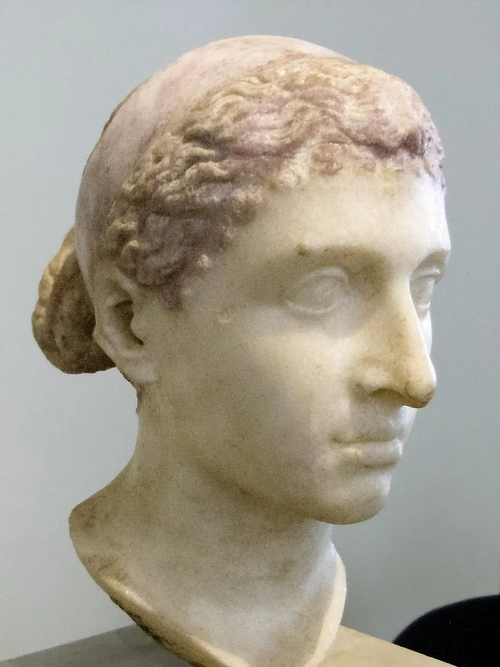 Mramorová busta Kleopatry 