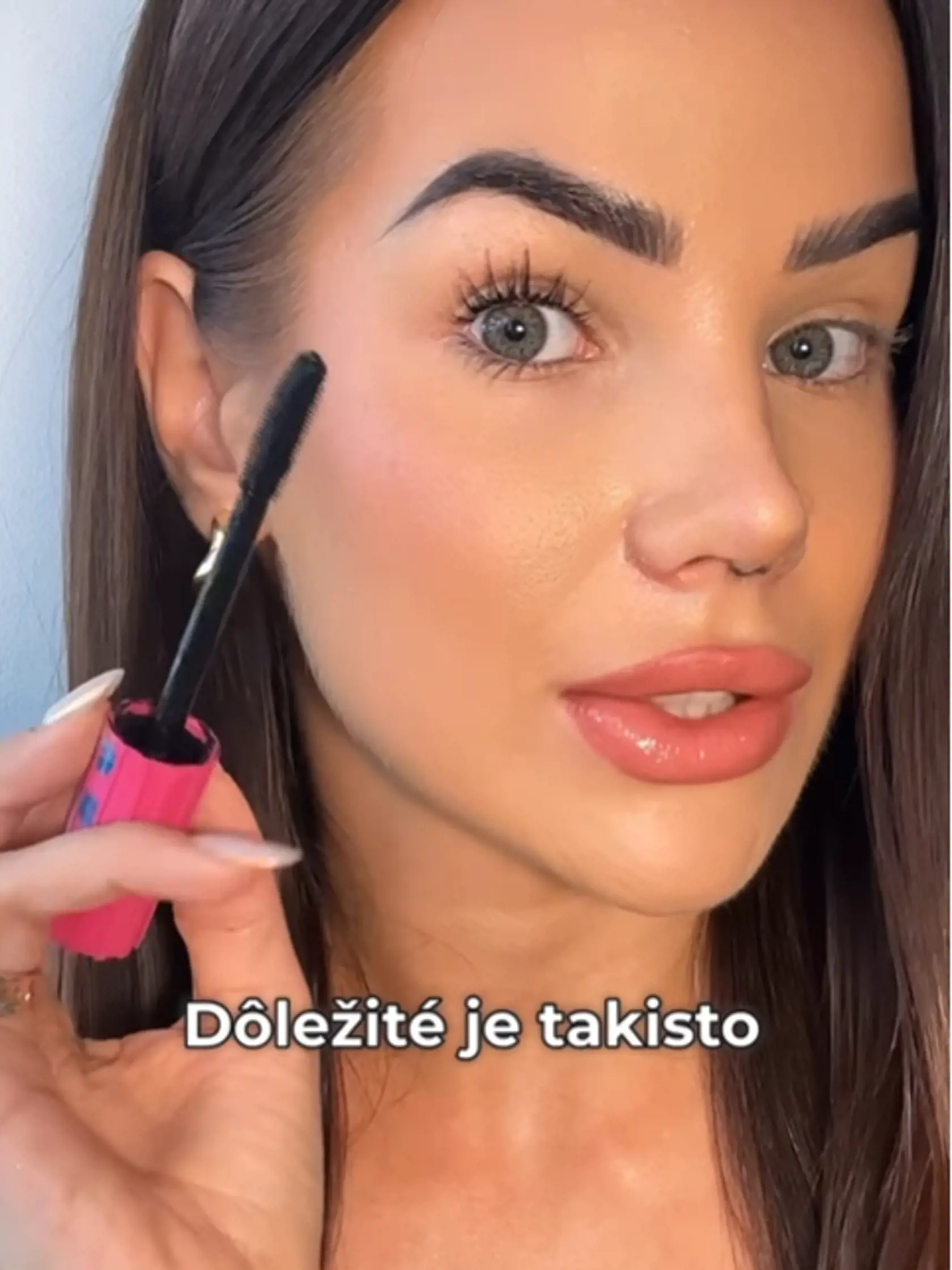 Anet po plastike nosa.