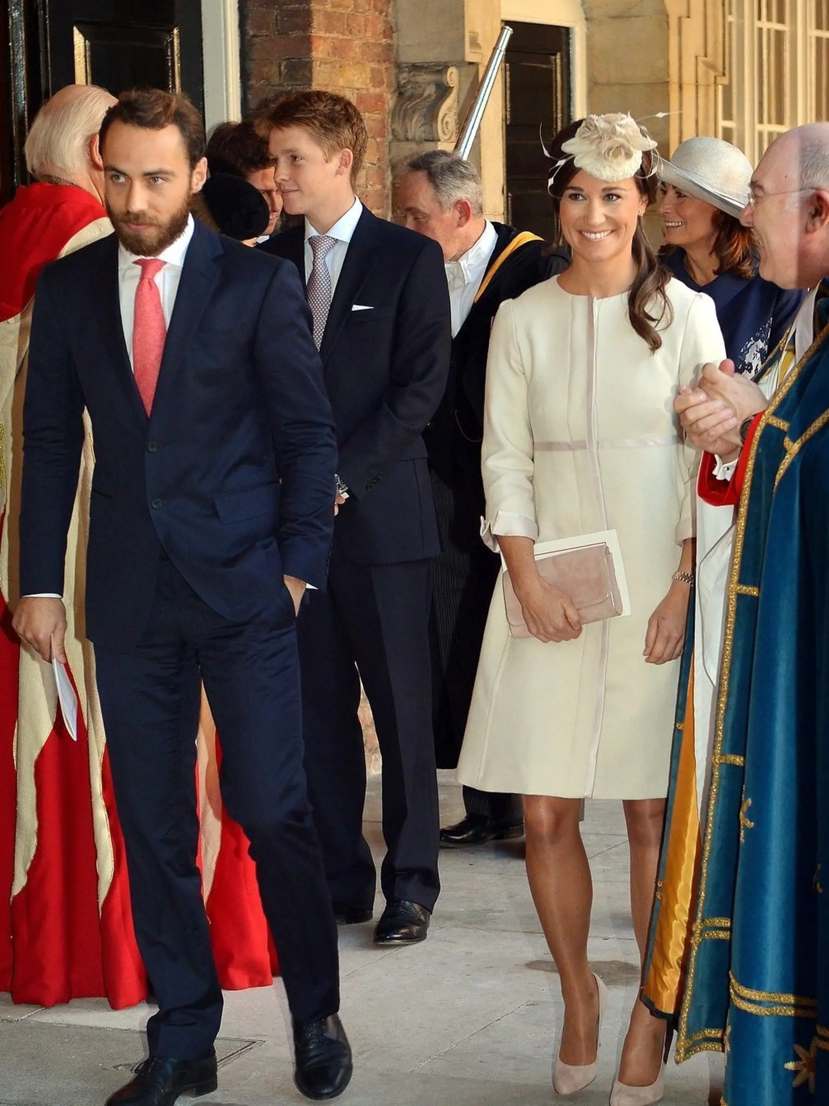 Pippa Middleton s bratom Jamesom na krste princa Georga.