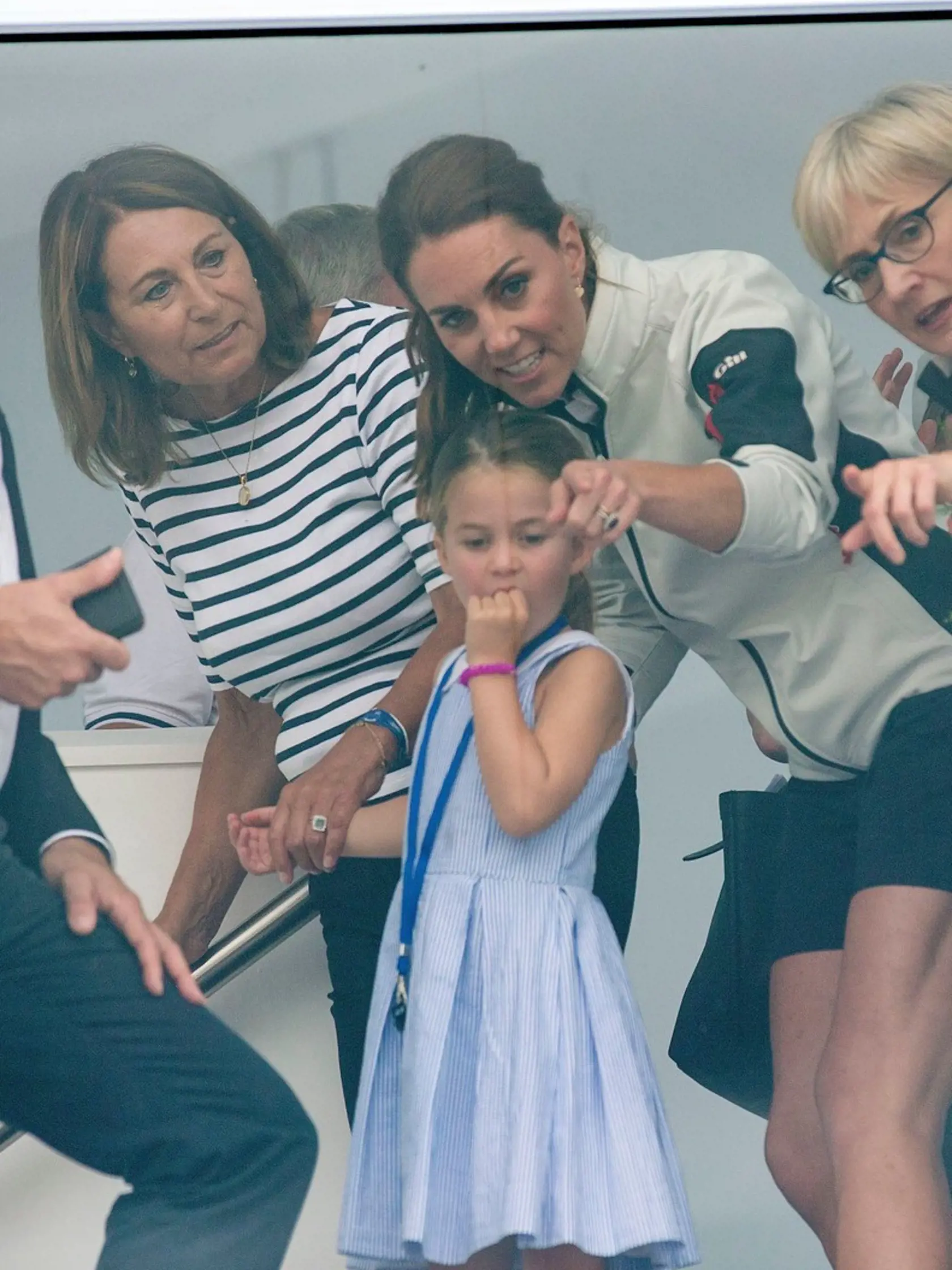 Carole Middleton s vojvodkyňou Kate a princeznou Charlotte.