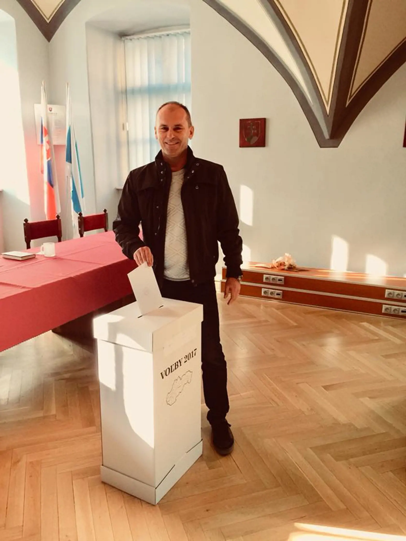 Ľudovít Kaník sa pochválil svojím mužným telom.
