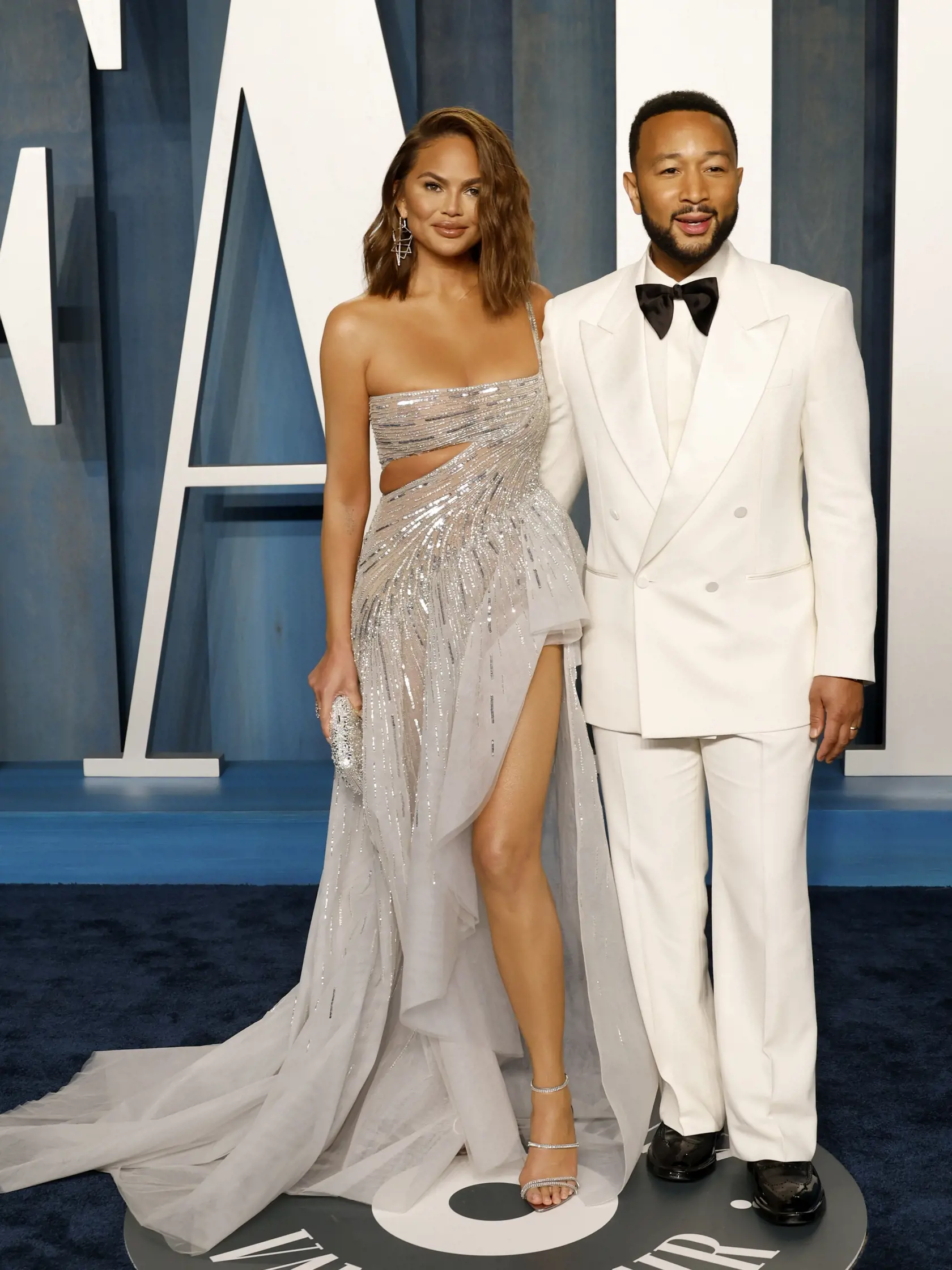 Chrissy Teigen 2022 na Vanity Fair Oscar Party