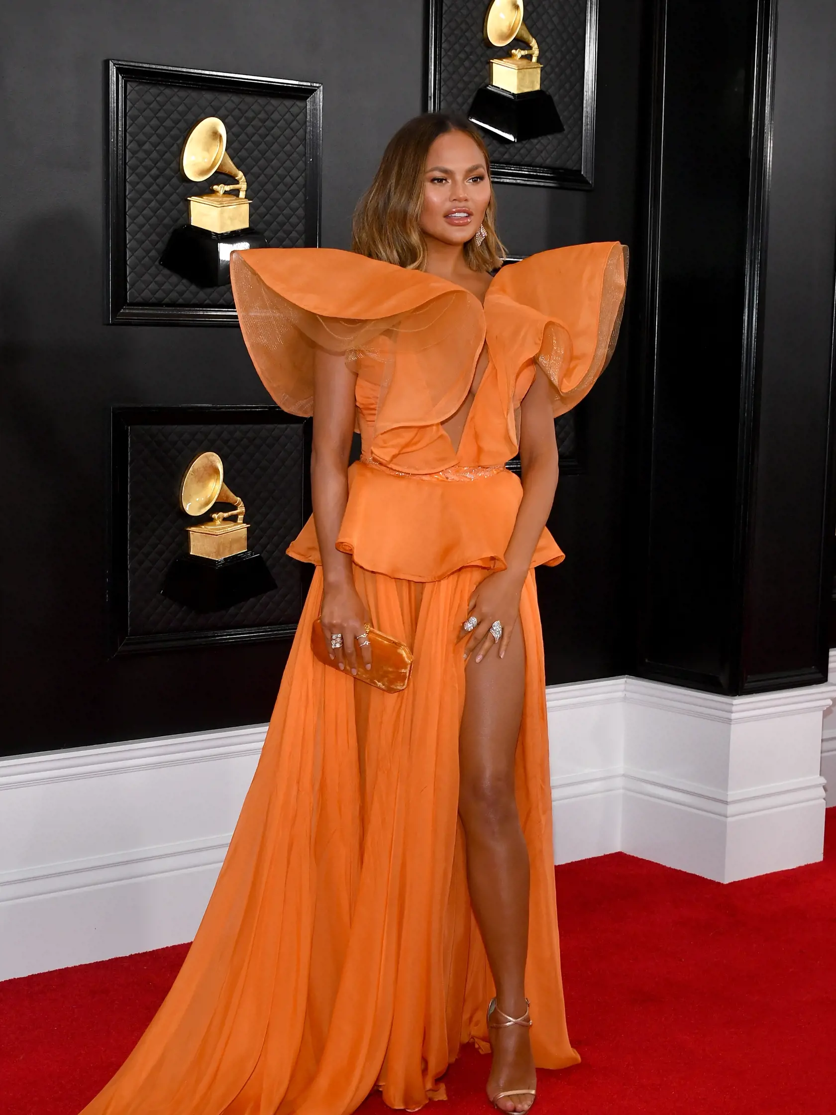 Chrissy Teigen ako exotická kvetina