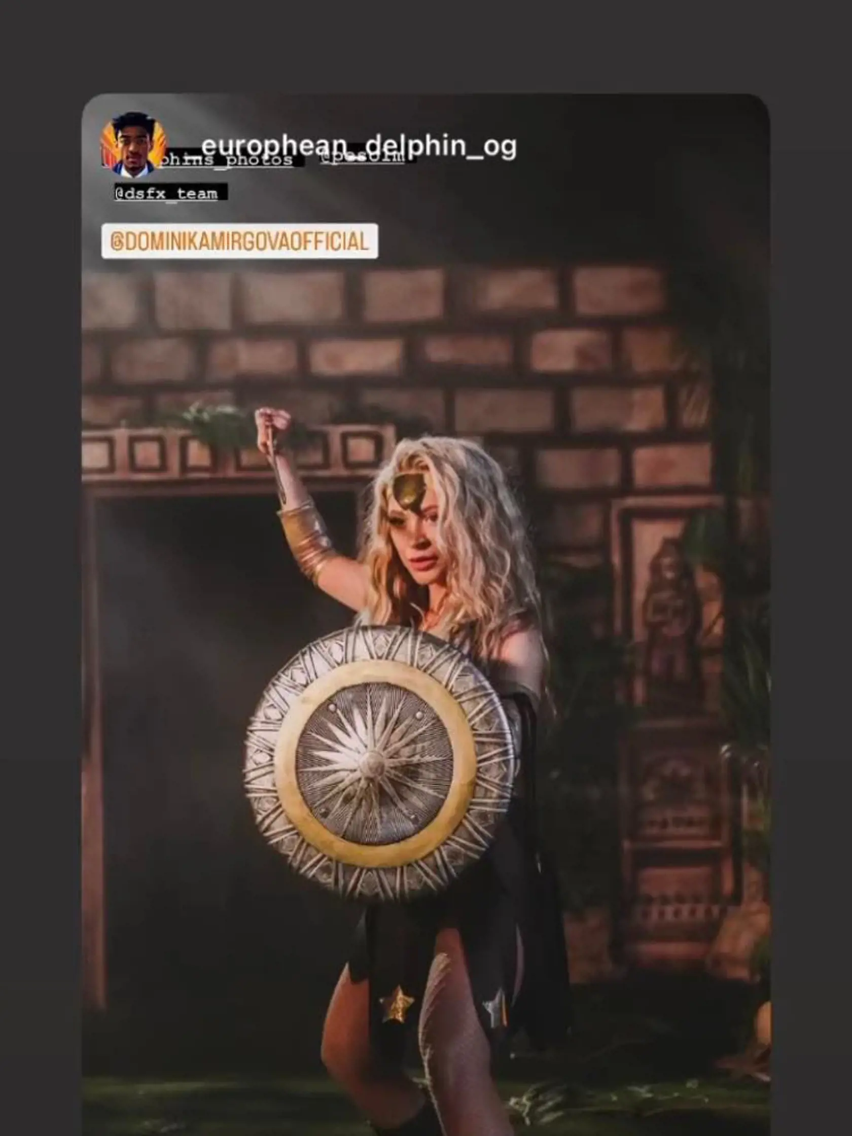 Dominika Mirgová sa dva týždne po prevalení nevery ukázala s novým imidžom. Točila klip k jej novej pesničke Wonder woman.