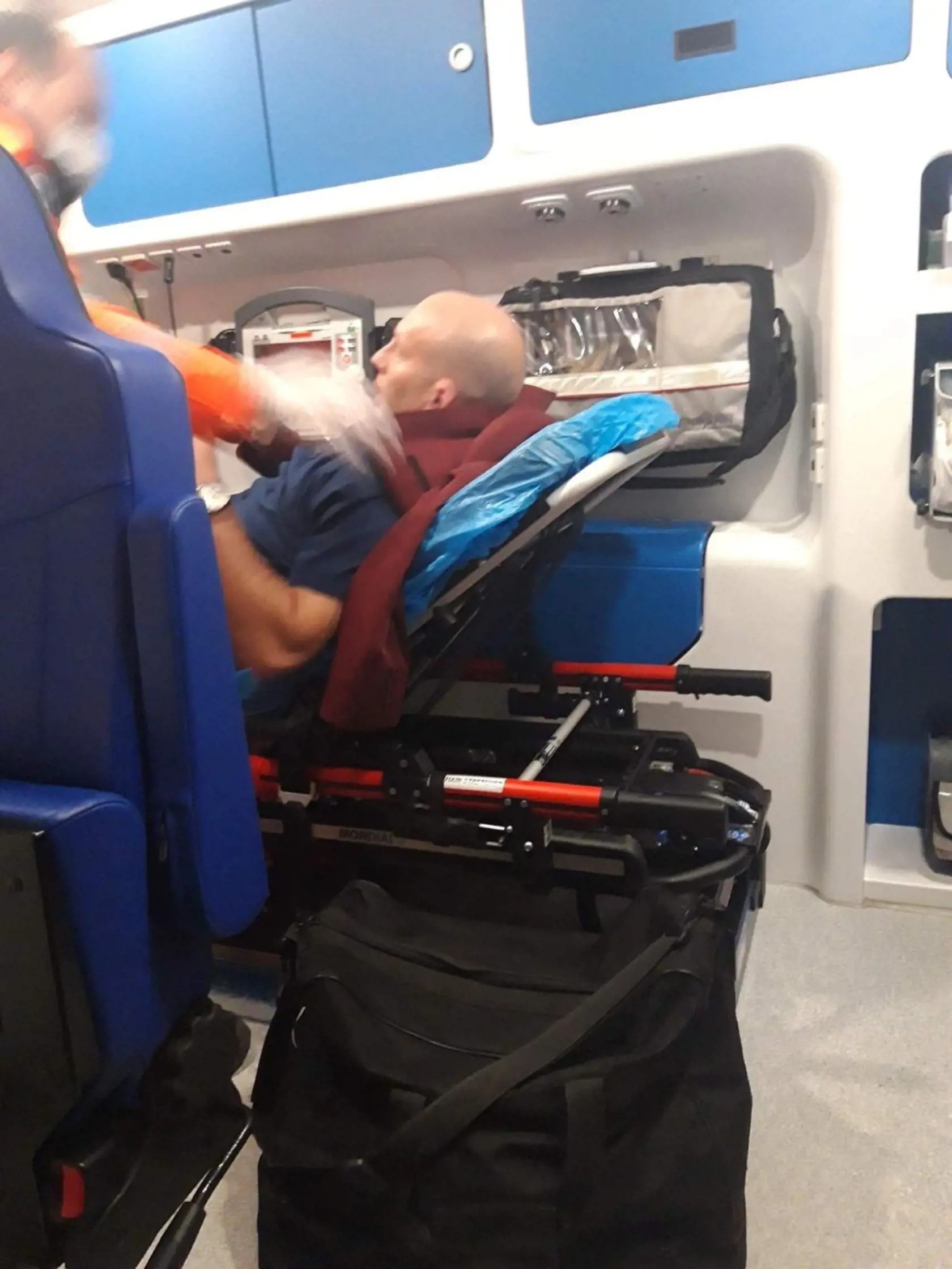 Ošetrovanie pacienta v sanitke.
