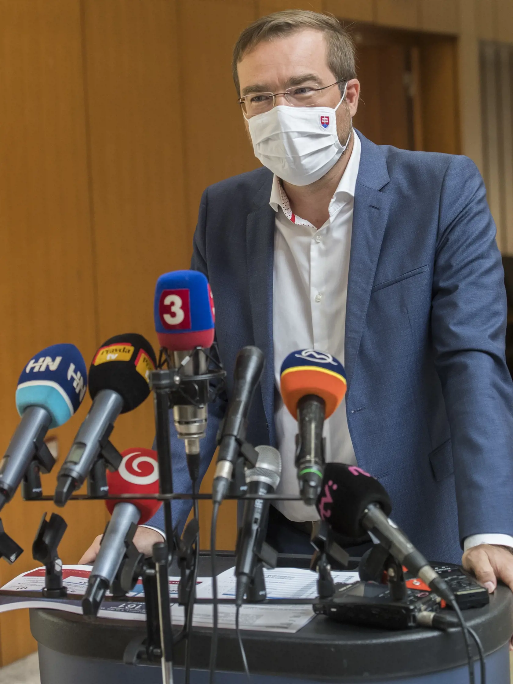 Na snímke minister zdravotníctva SR Marek Krajčí (OĽaNO) prichádza na 36. rokovanie vlády SR 9. septembra 2020 v Bratislave. FOTO TASR - Martin Baumann

