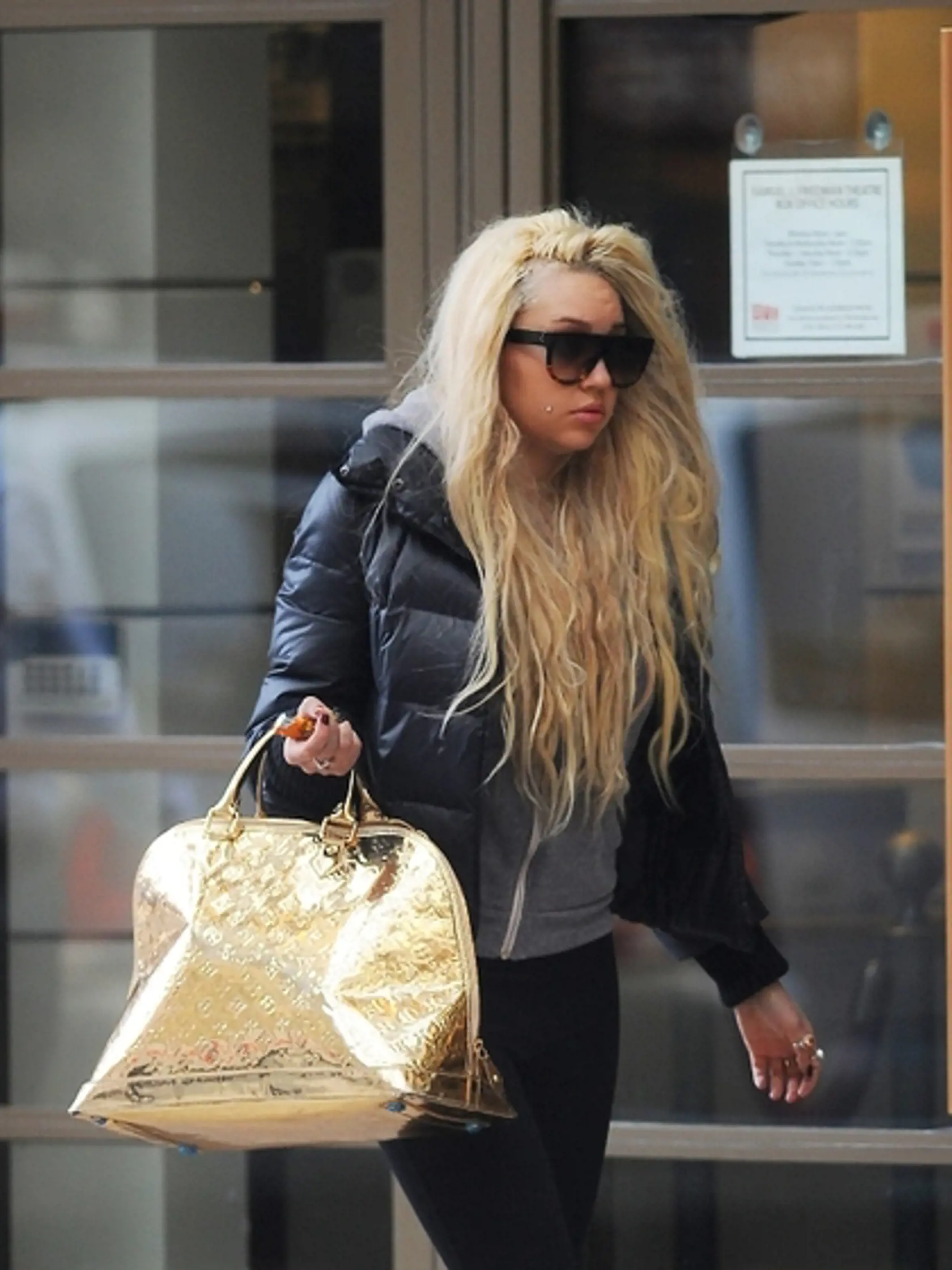 BÝVALÁ TÍNEDŽERSKÁ hviezda Amanda Bynes skončila na psychiatrii.