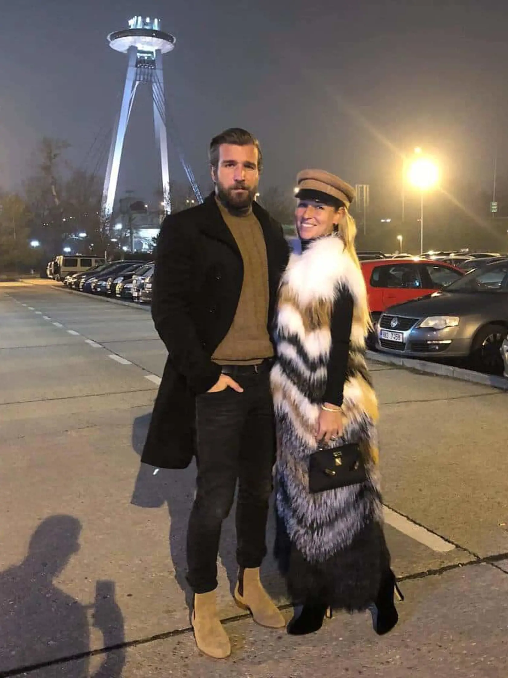 Aj s manželom Michalom a s kožuchovým majstrovským dielom... koľko kožuchov potrebuje jedna žena ku šťastiu?