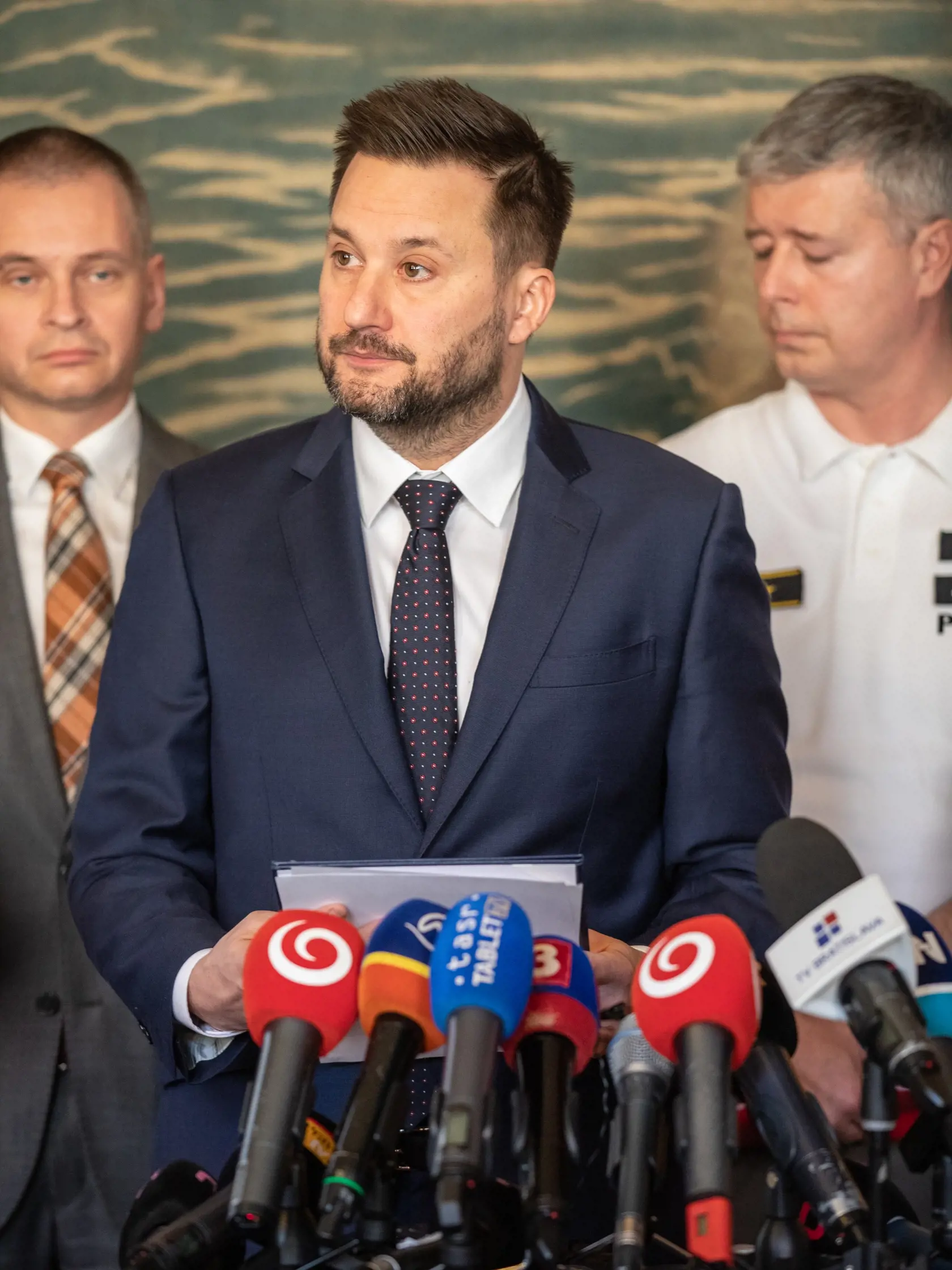 Tlačová konferencia k uzáverám spojenými s vystavbov D4R7 a Mlinksich Nív, ktorú zvolal Ing. Arch. Matúš Vallo v Primaciálnom Paláci.