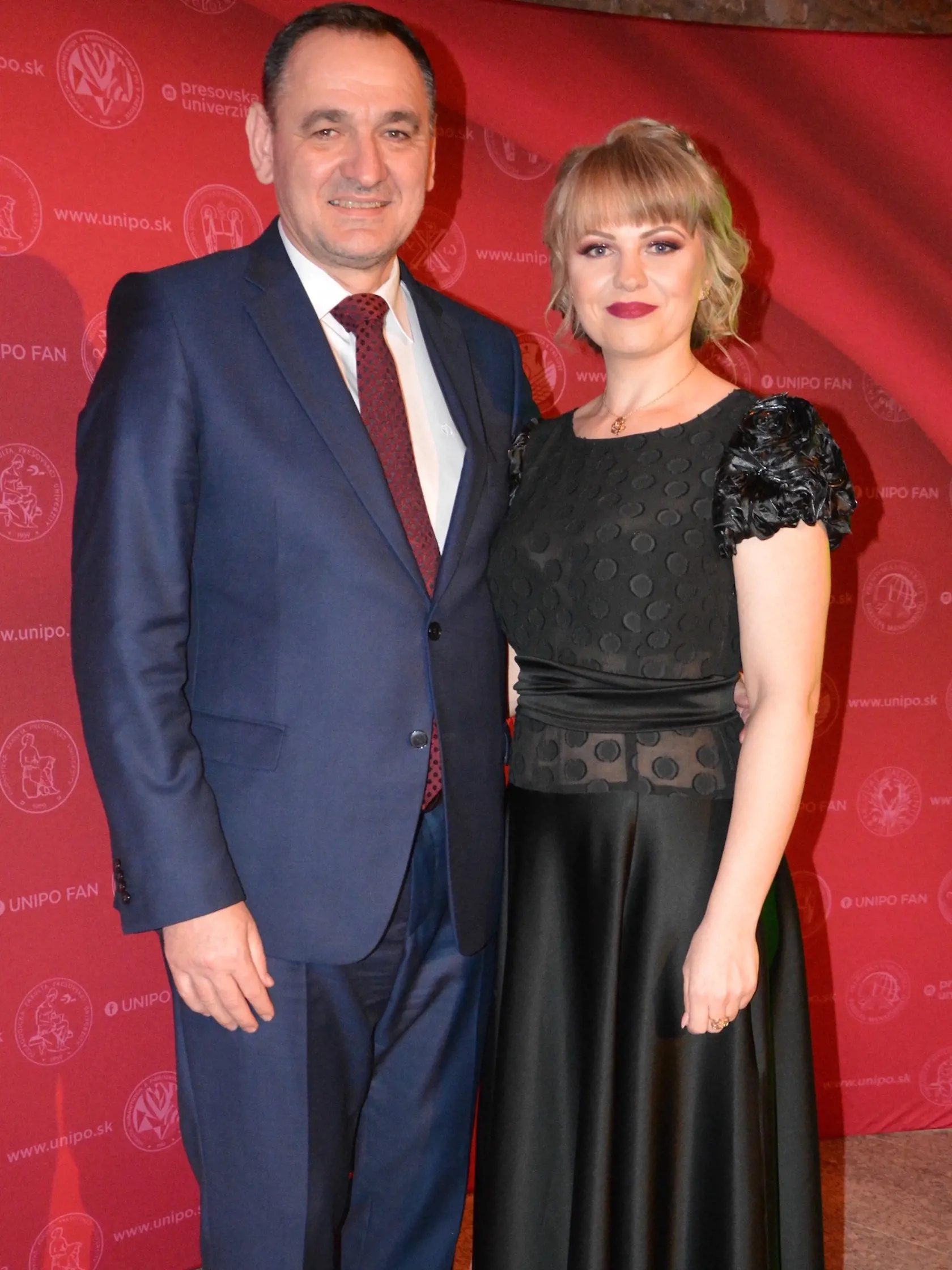 Poslanec Národnej rady SR a bývalý dlhoročný župan Peter Chudík (57) žiaril šťastím po boku partnerky Dominiky (37) a matky ich spoločných synov Mateja (4) a Jaromíra (1). 