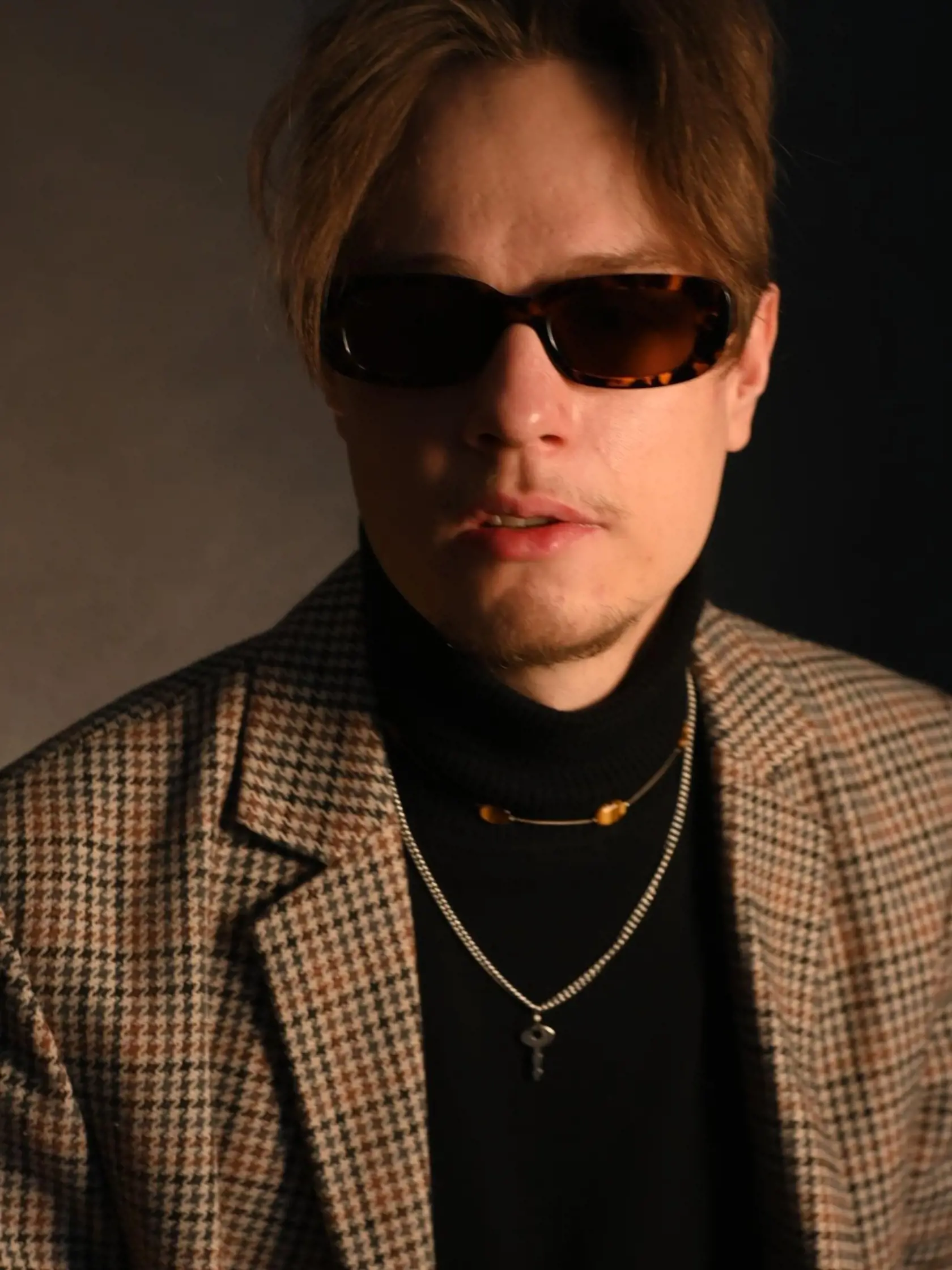 V deň, kedy k smrteľnej nehode prišlo, svojich fanúšikov na Facebook-u informoval, že o 19-tej s ním bude vysielaný rozhovor na Rádiu FM. K zrážke s vlakom došlo pár minút po 19-tej...