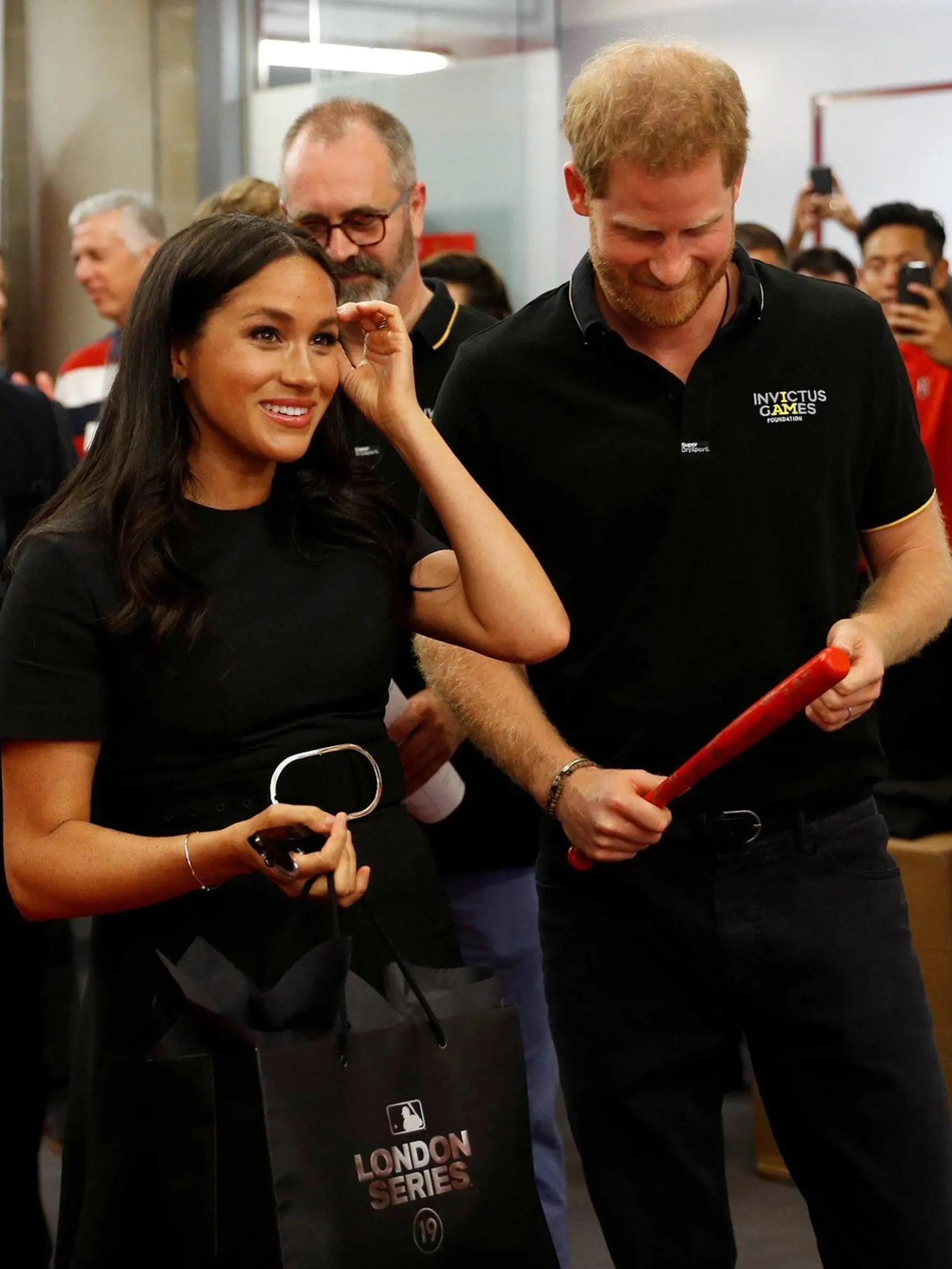 Meghan Markle s princom Harrym na svojom druhom vystúpení po pôrode. 