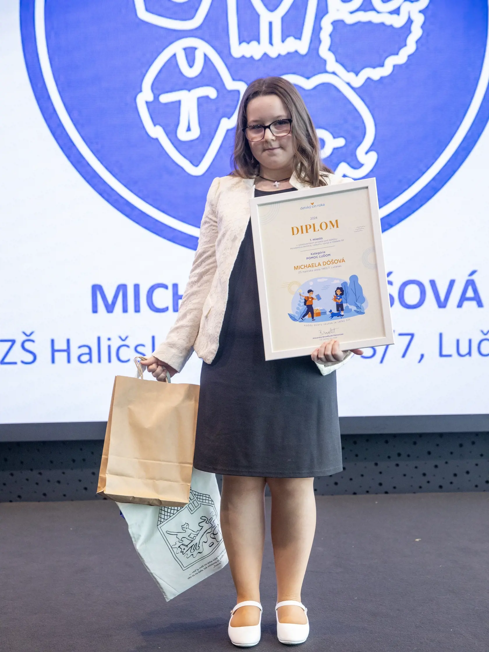 Víťazkou kategórie Pomoc ľuďom je štvrtáčka Miška Dóšová zo ZŠ v Lučenci.