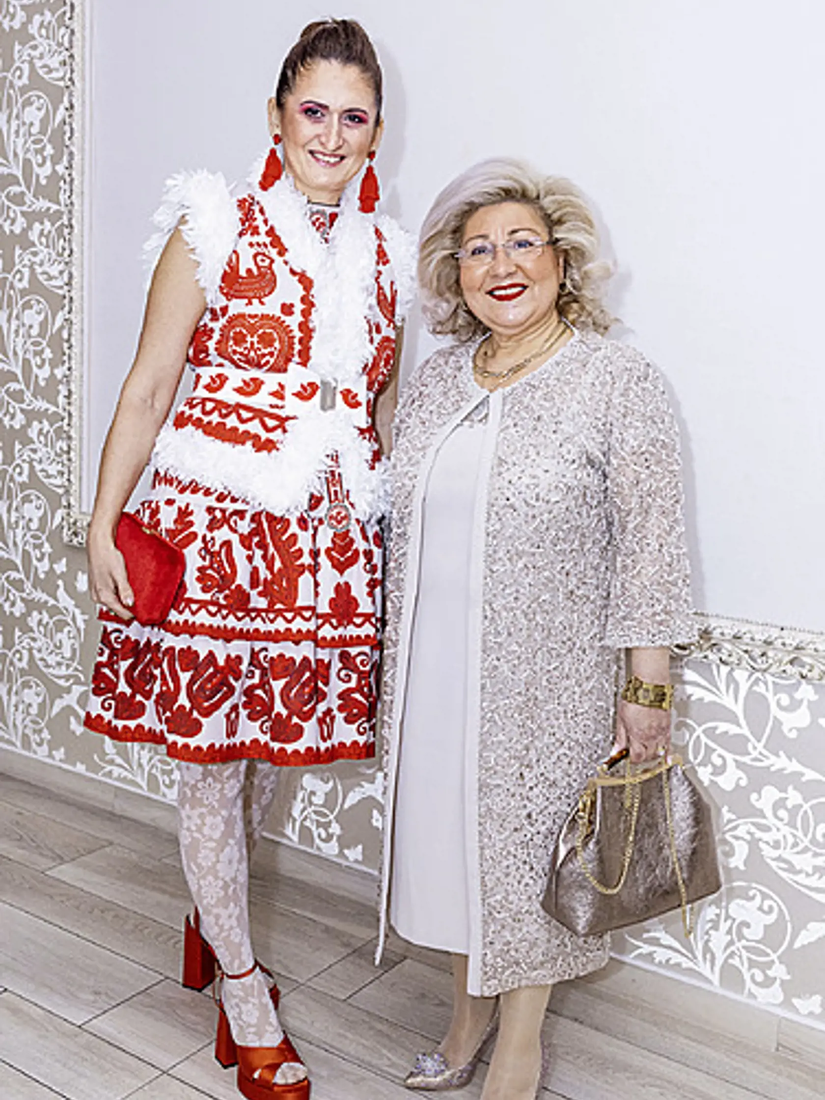 TRANSYLVÁNSKY KROJ
Picúrova mama Anka s kamarátkou Evou.