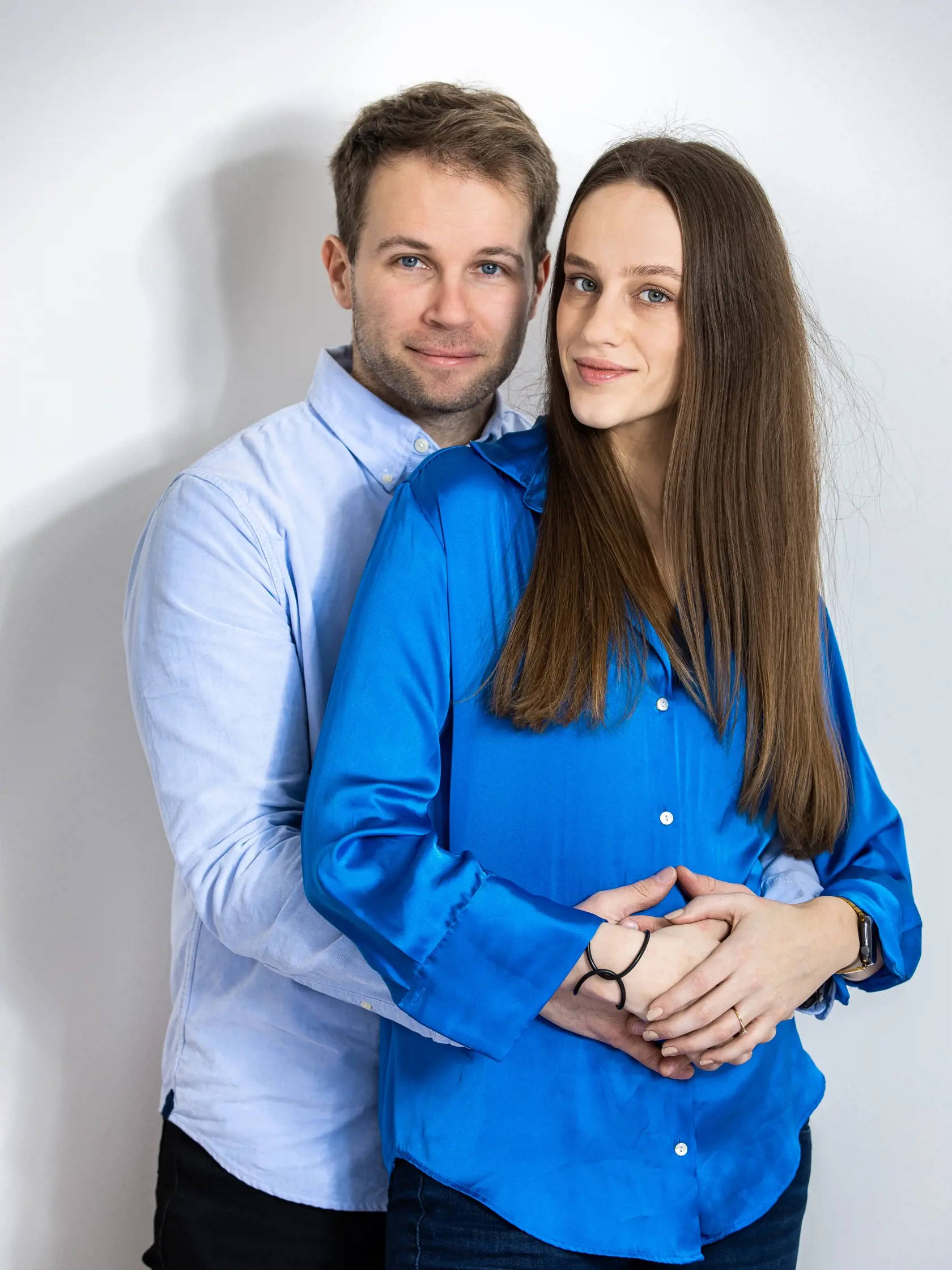 Spevák Tomáš Bezdeda so snúbenicou Ivanou v Žiline.
