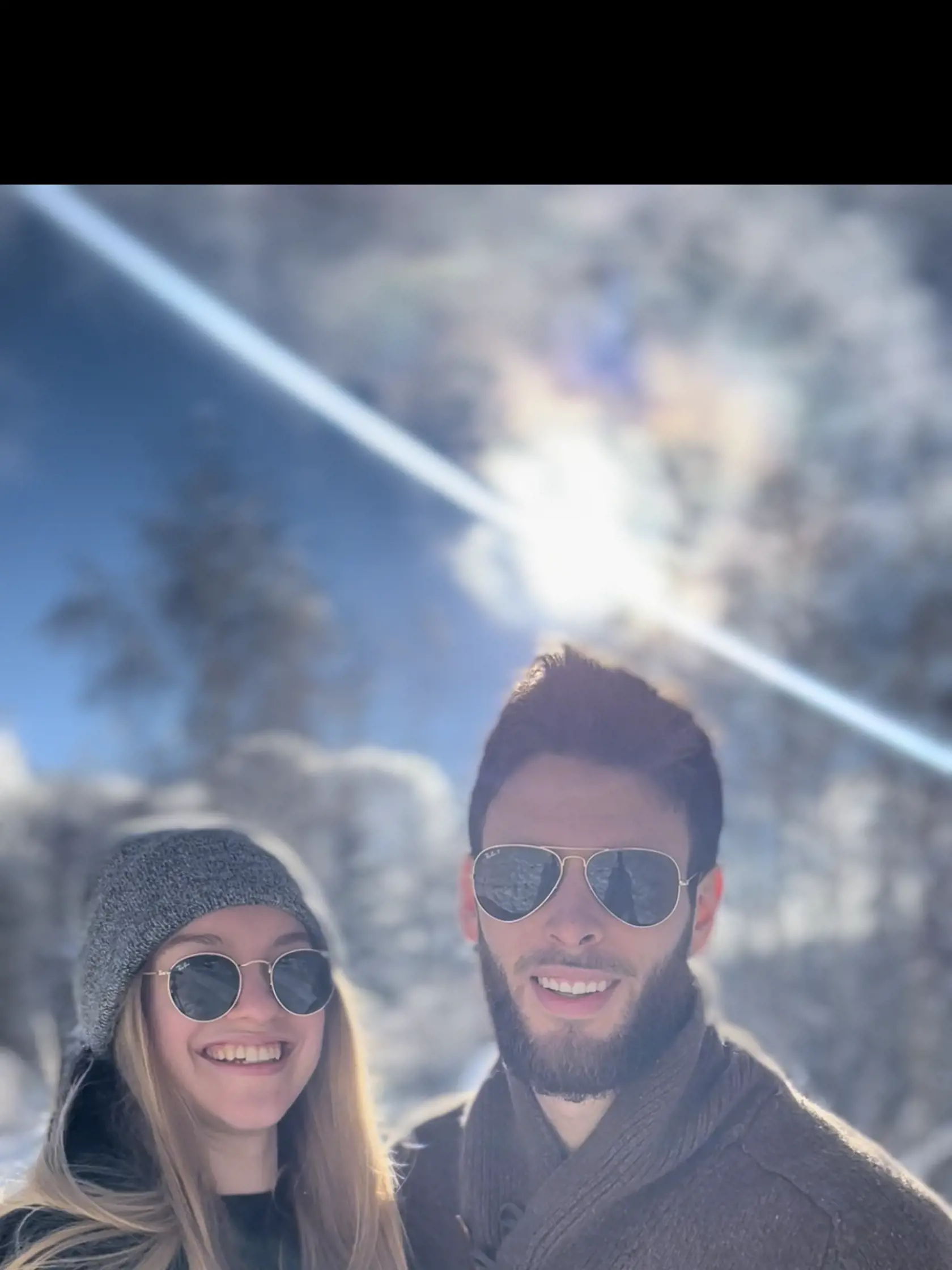 Petra Dovičinová (21) žije so svojím partnerom Martinom Thámom na samote stredného Slovenska,kde vlastnoručne budujú nielen statok,ale aj svoj vzťah.