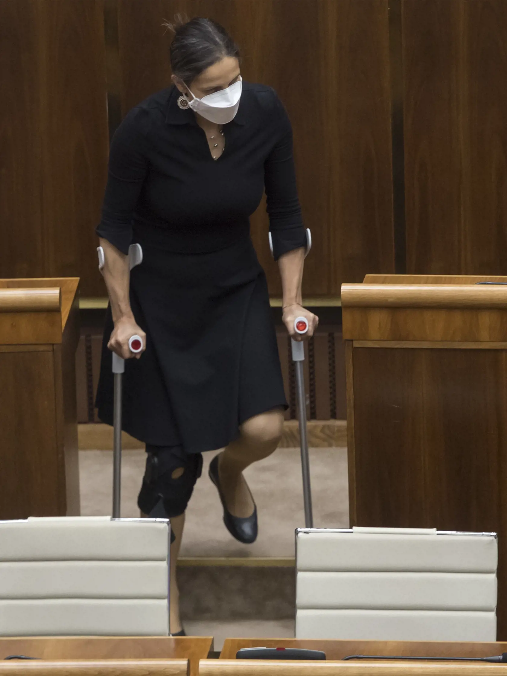 Na snímke ministerka spravodlivosti SR Mária Kolíková (Za ľudí) počas mimoriadnej schôdze NR SR, na ktorej sa poslanci budú venovať vládnej novele zákona o ochrane, podpore a rozvoji verejného zdravia, 13. októbra 2020 v Bratislave. FOTO TASR - Martin Baumann