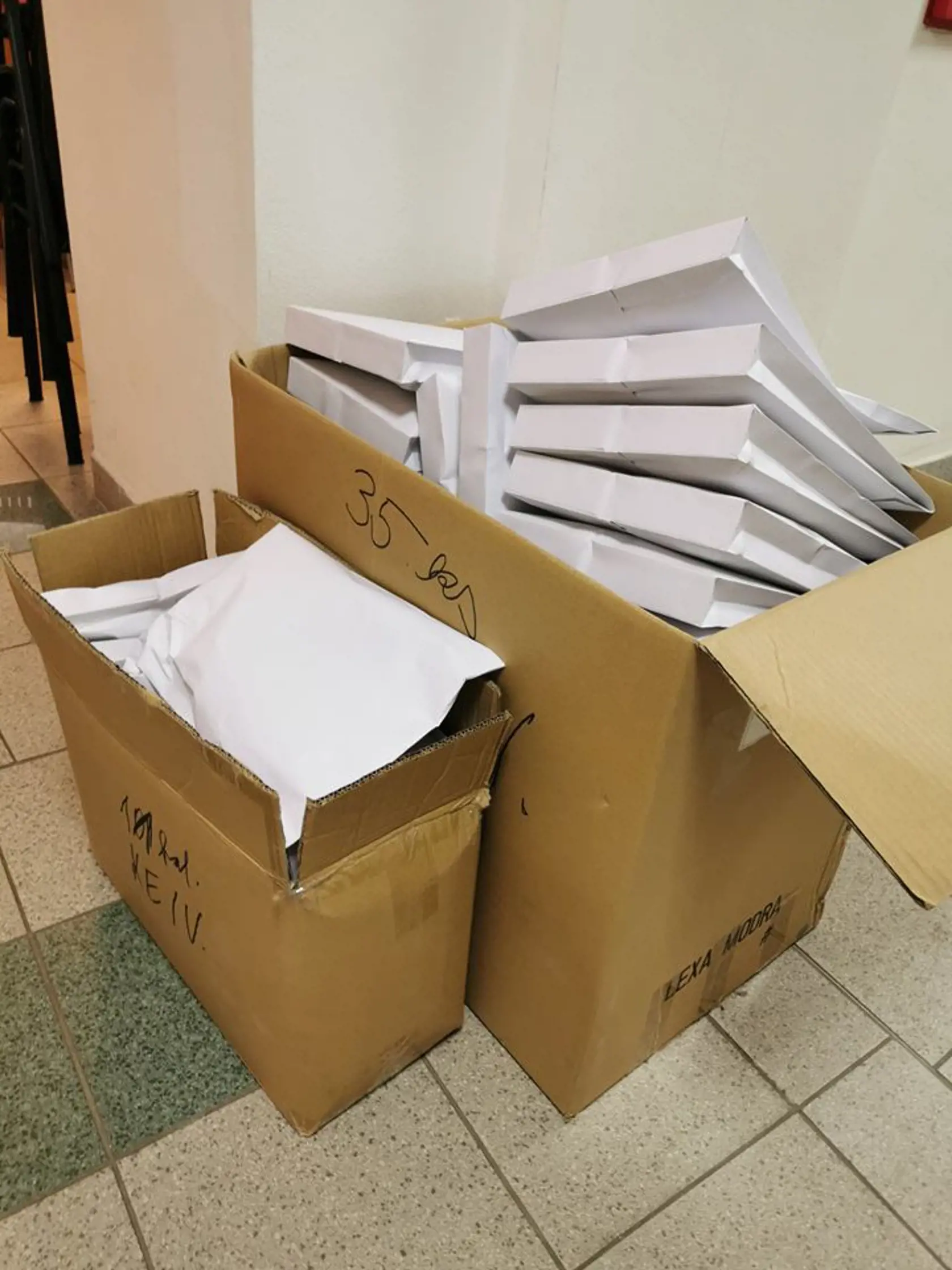 Rúška pre KSK šijú aj zamestnanci škôl a zariadení v správe župy.