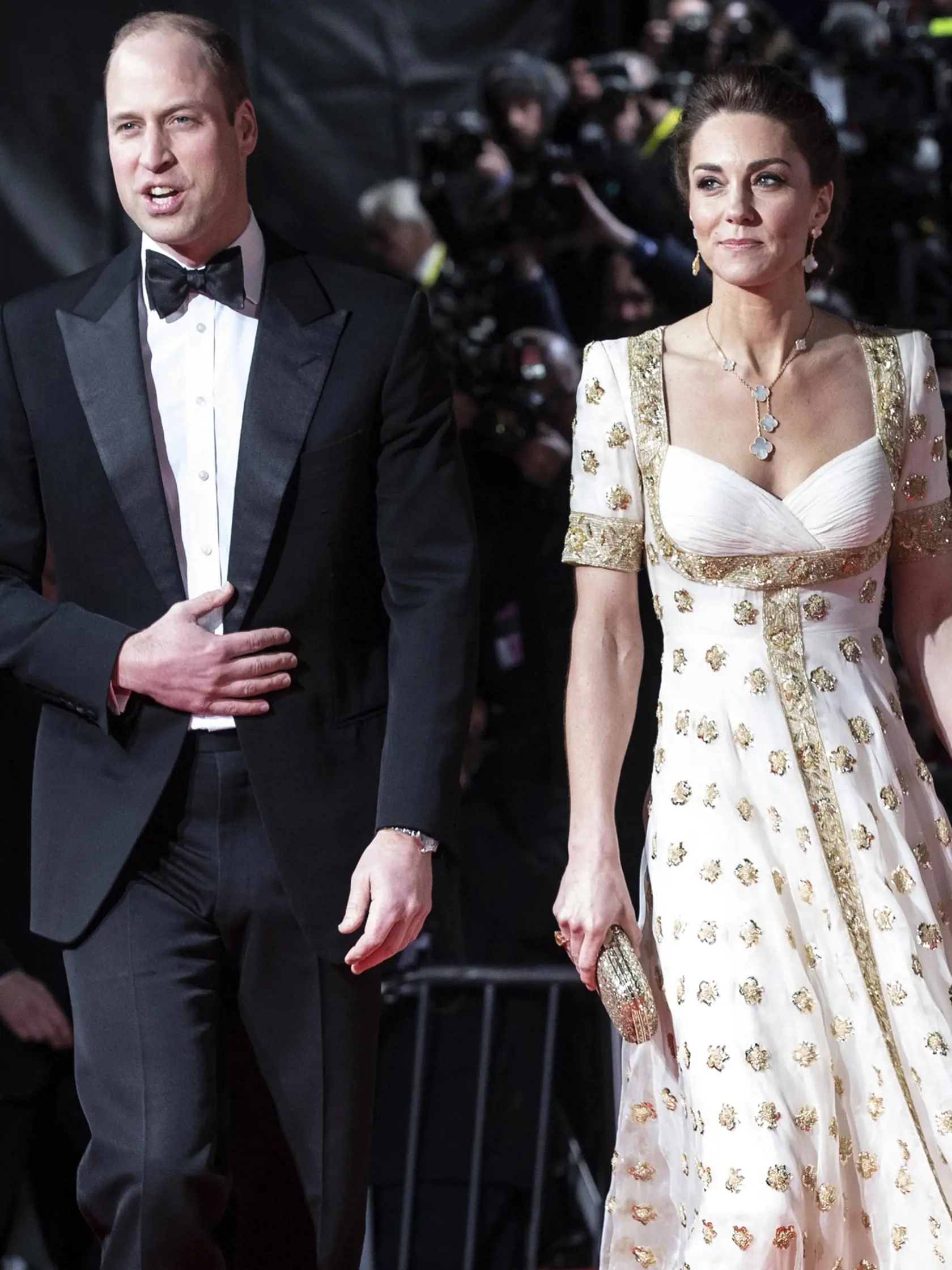 Kate Middleton v róbe Alexandra McQueena, princ William, BAFTA