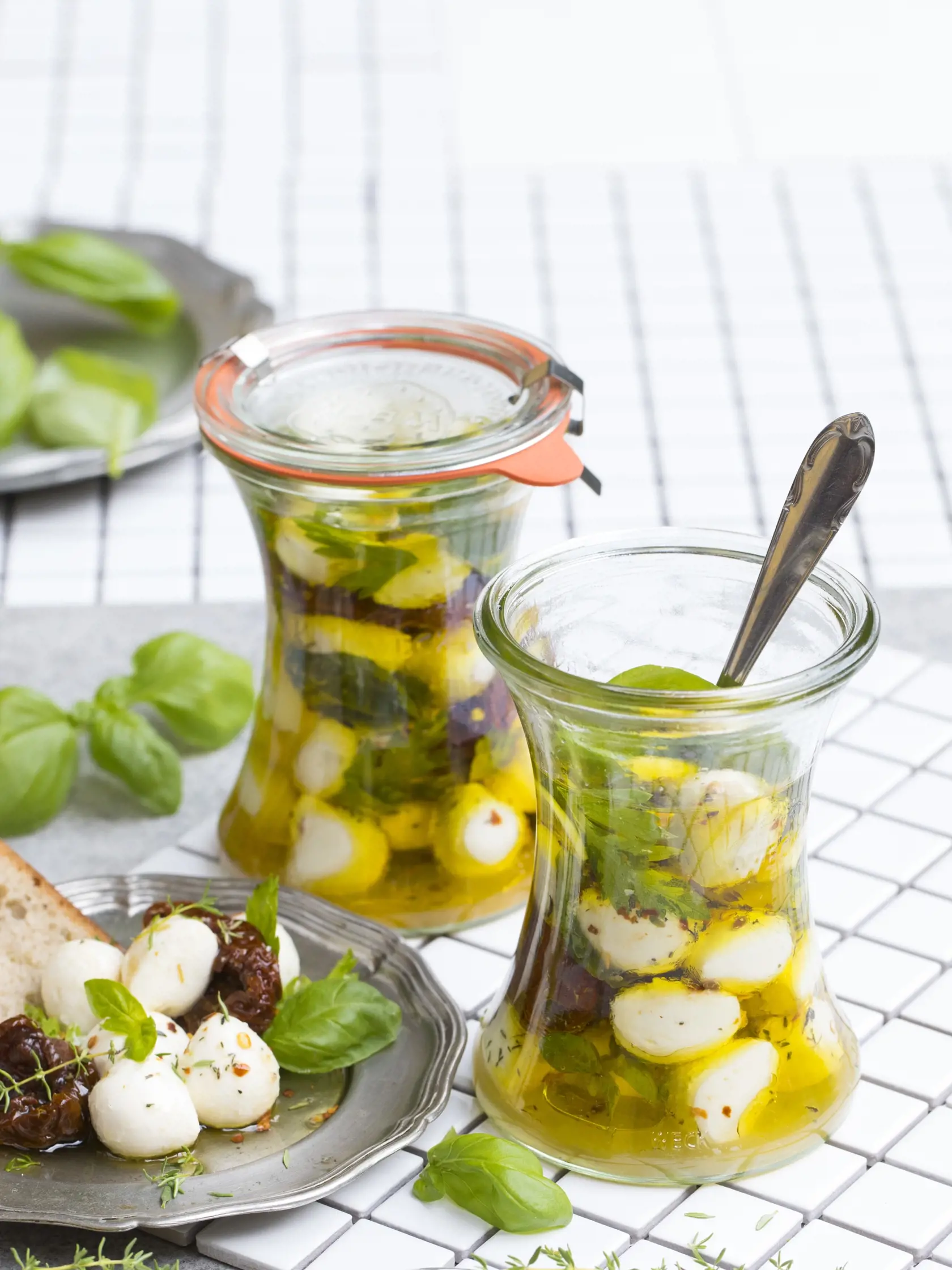 Mozzarella s bylinkami a čili