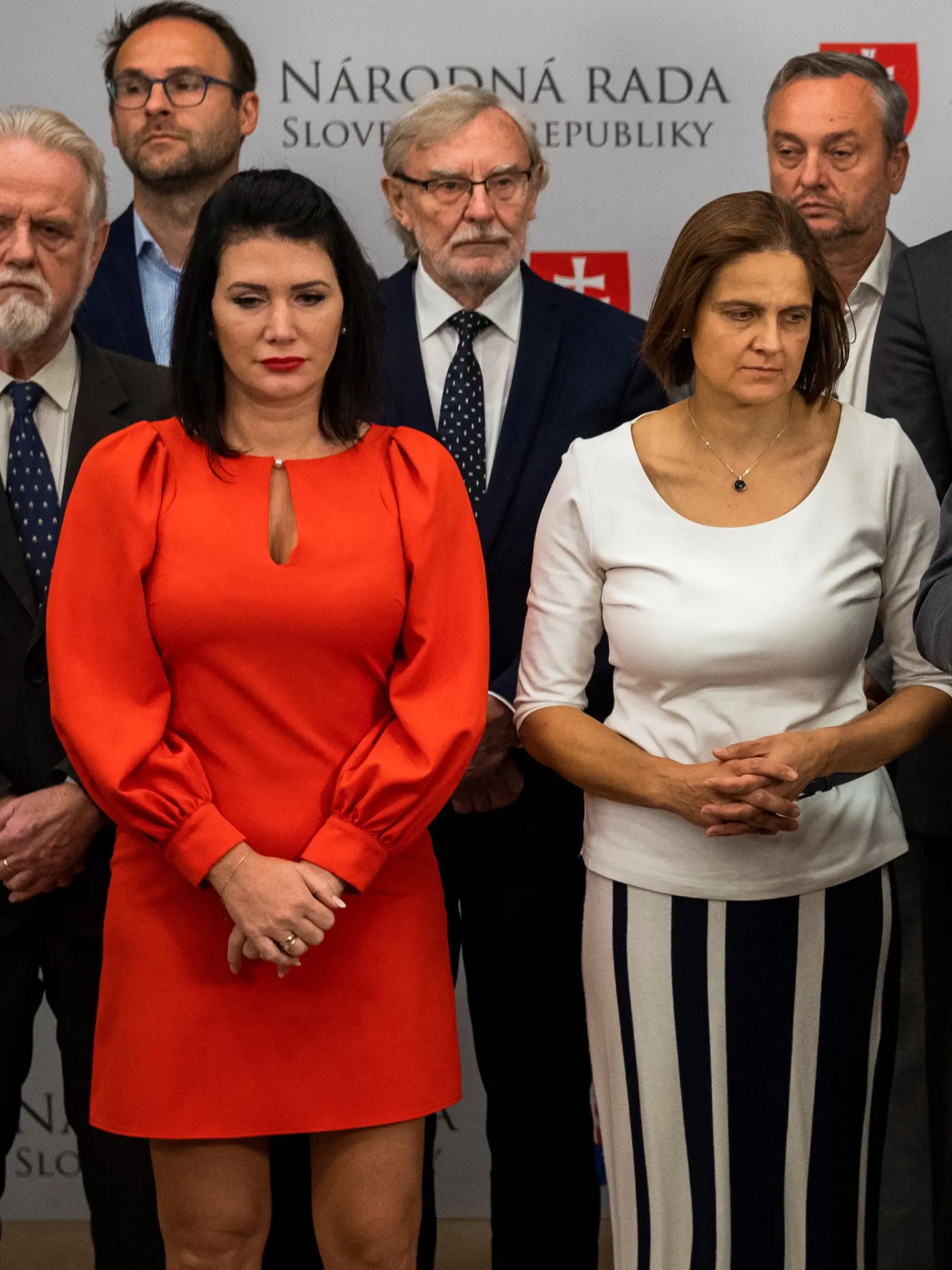 Napriek chladnému septembru si šéfka zdravotníckeho výboru Jana Bittó Cigániková zvolila sexi červené minišaty.