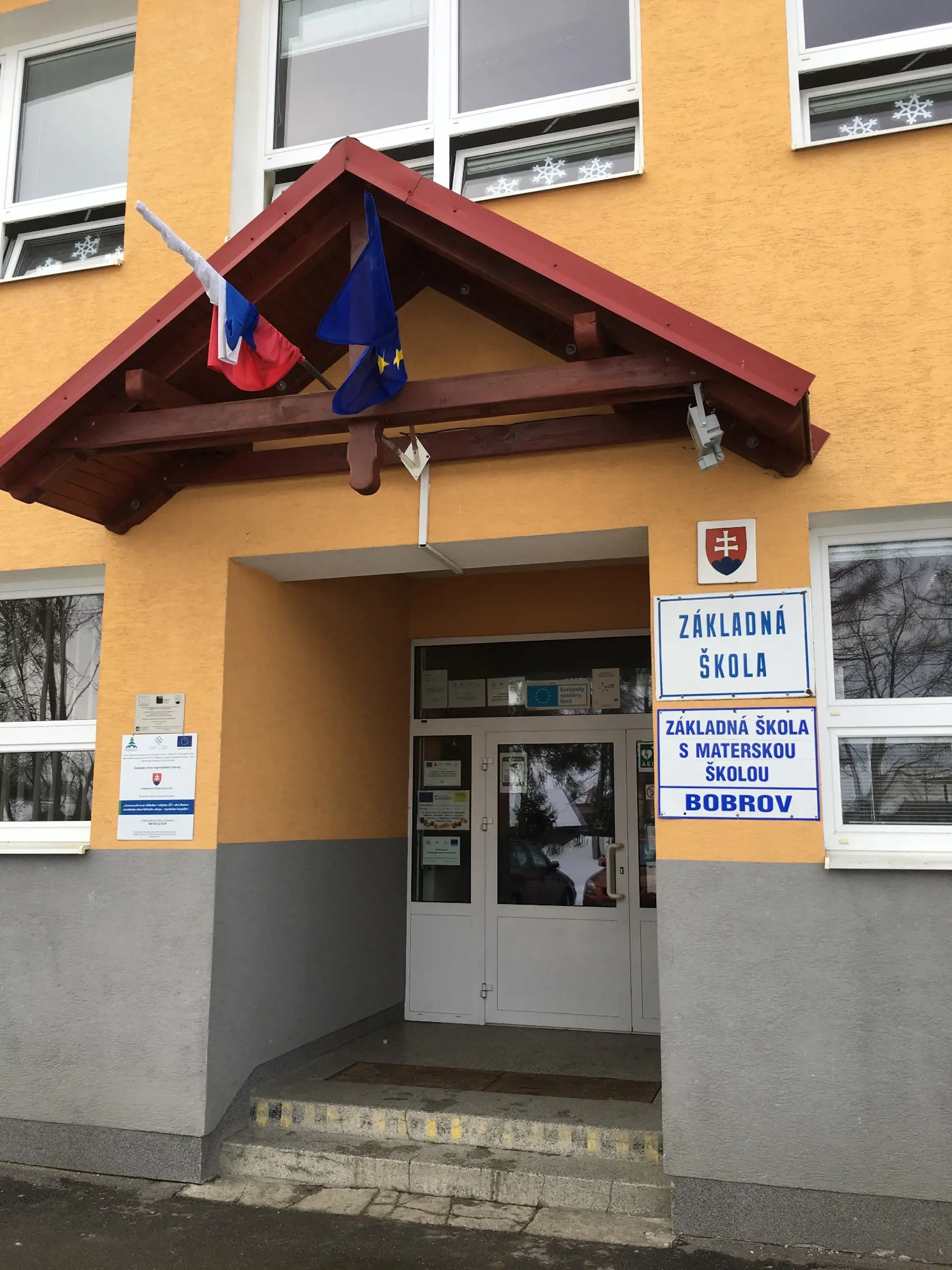 „Z Poľska mäso neobjednávame,“ vraví riaditeľ ZŠ Bobrov Branislav Podhajský.