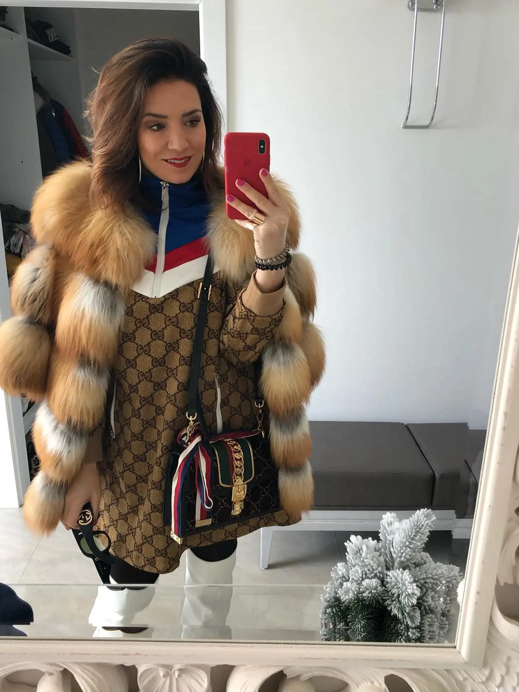 Som maniačka selfie. Ranné, pred odchodom z domu vždy absolvujem. Niekedy pošlem foto aj manželovi, aby zhodnotil môj  aktuálny outfit.